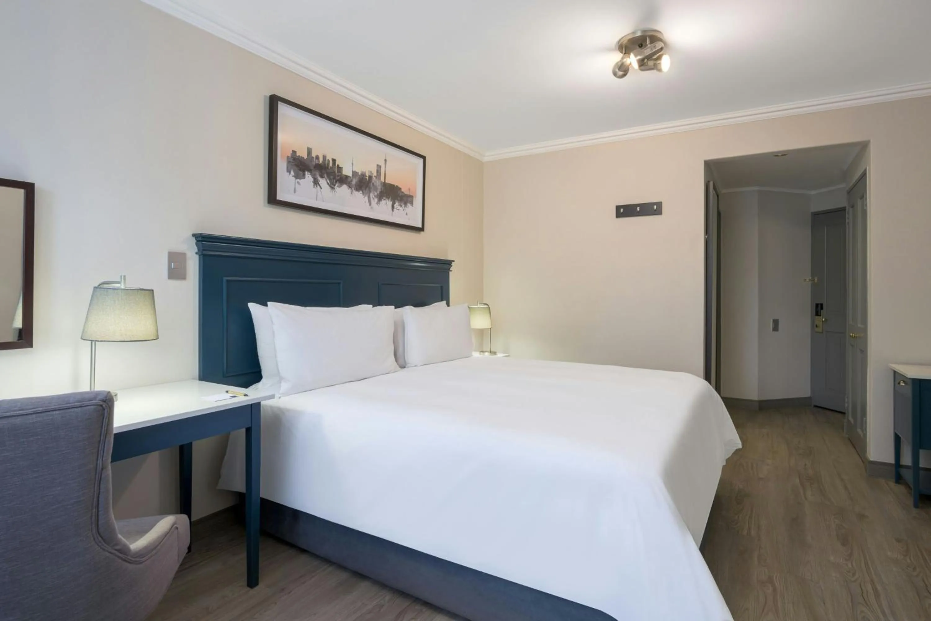 Photo of the whole room, Bed in Protea Hotel by Marriott Johannesburg Balalaika Sandton