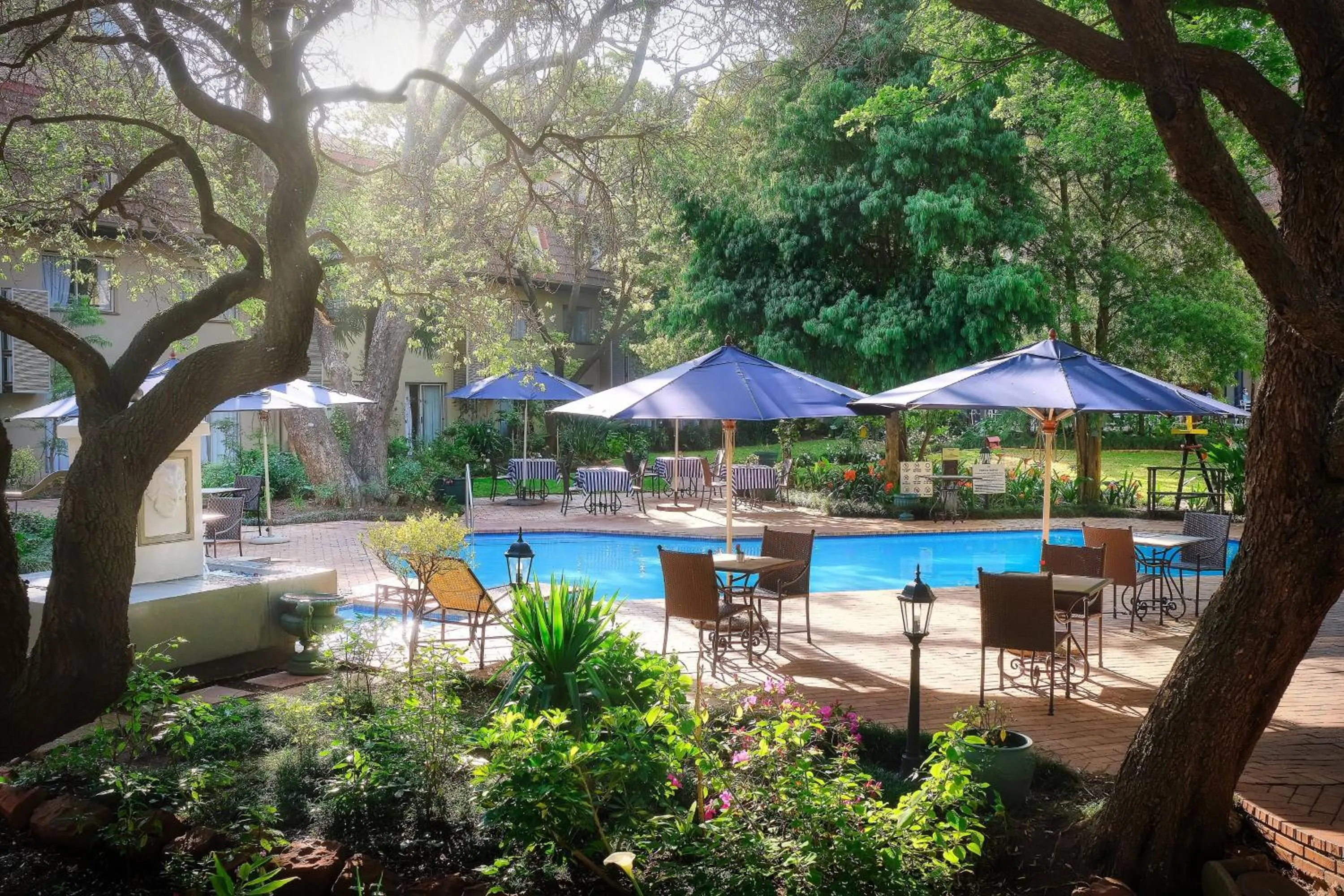 Swimming pool in Protea Hotel by Marriott Johannesburg Balalaika Sandton