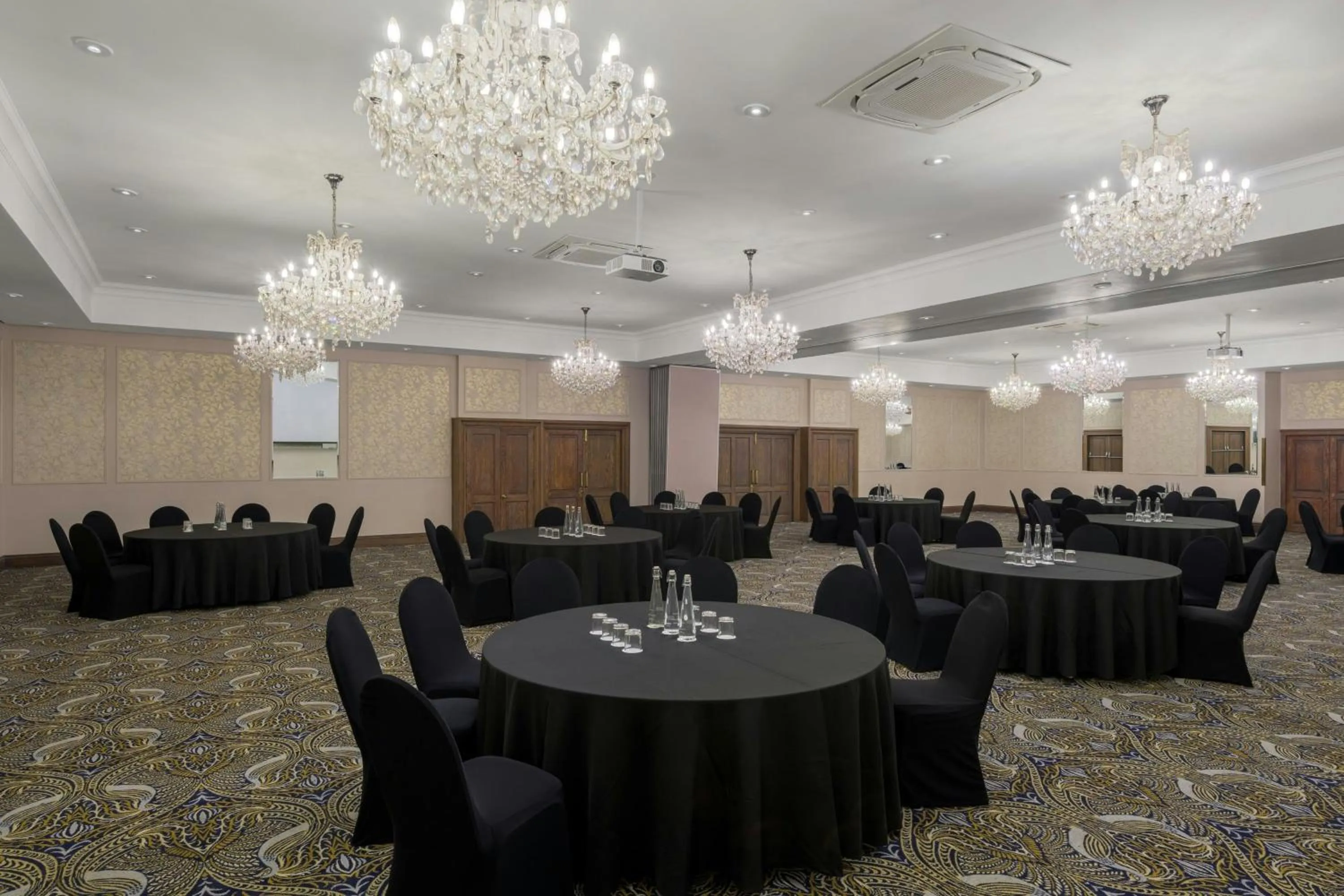 Meeting/conference room in Protea Hotel by Marriott Johannesburg Balalaika Sandton