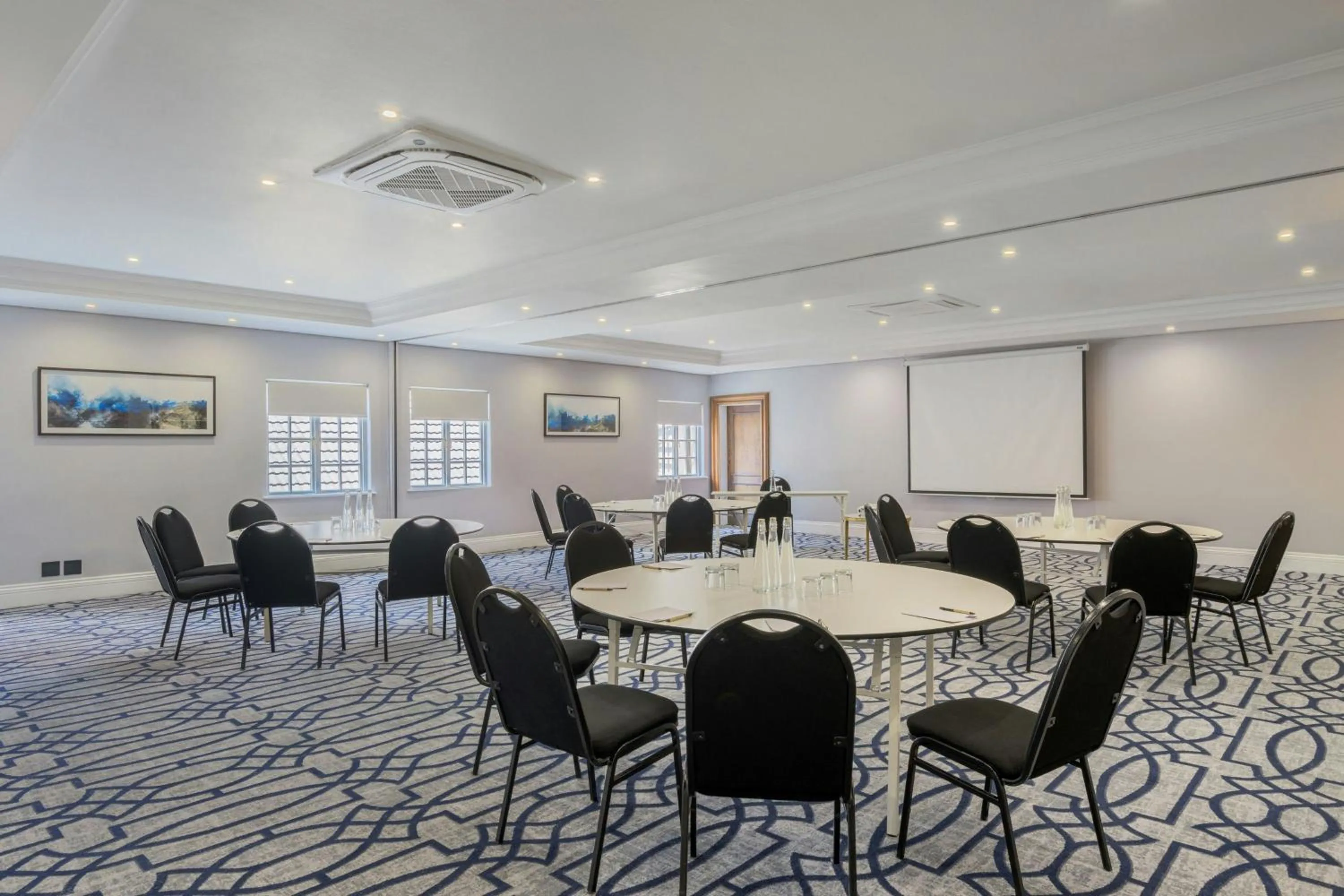 Meeting/conference room in Protea Hotel by Marriott Johannesburg Balalaika Sandton