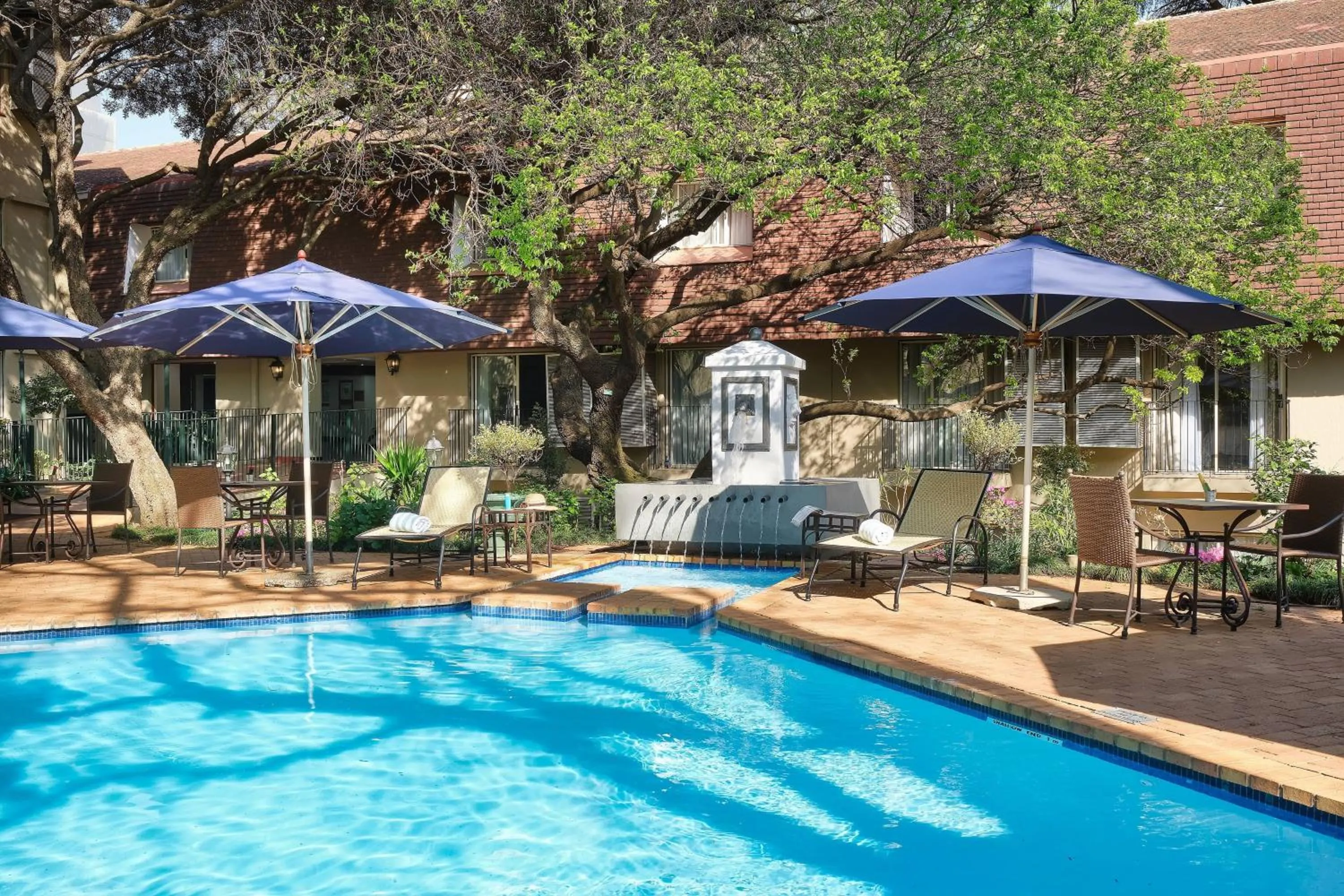 Swimming pool in Protea Hotel by Marriott Johannesburg Balalaika Sandton
