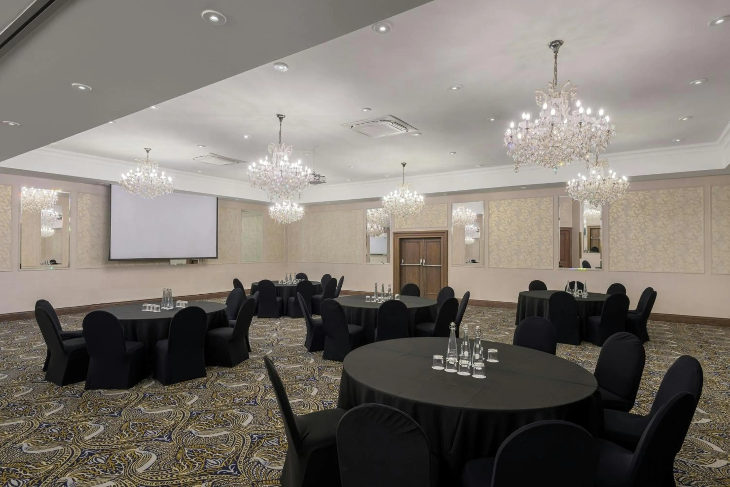 Meeting/conference room in Protea Hotel by Marriott Johannesburg Balalaika Sandton