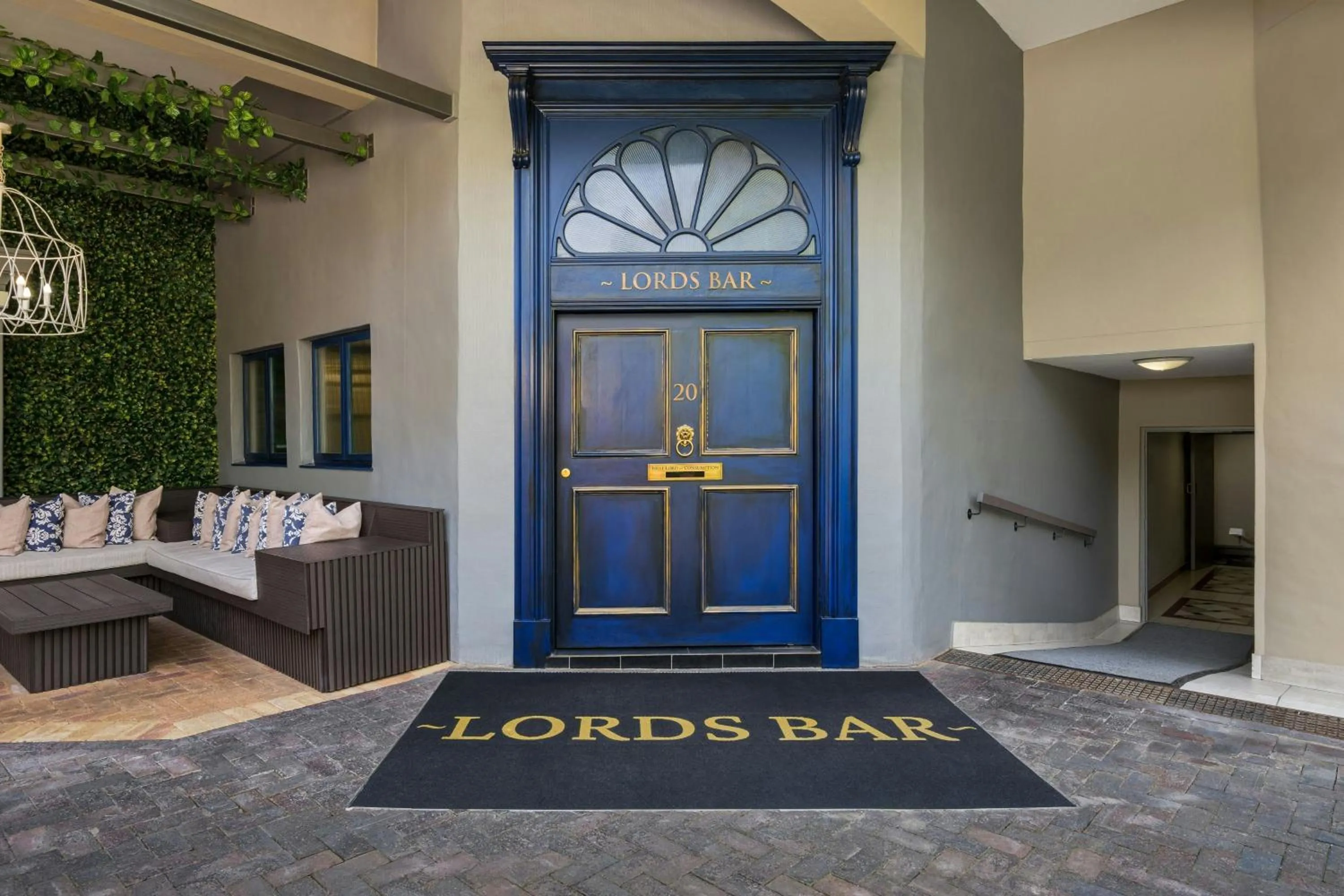 Lounge or bar in Protea Hotel by Marriott Johannesburg Balalaika Sandton