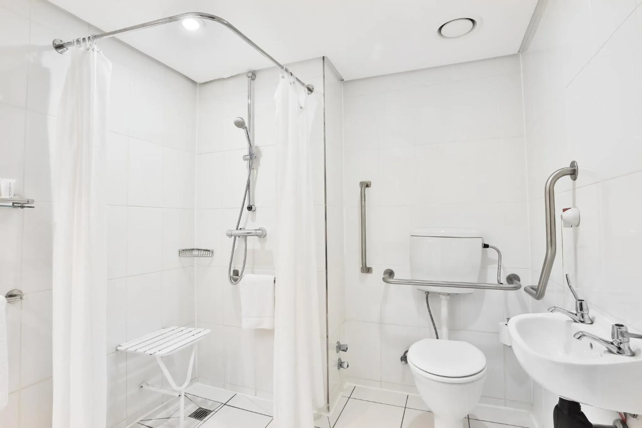 Photo of the whole room in Holiday Inn Express Cape Town City Centre by IHG