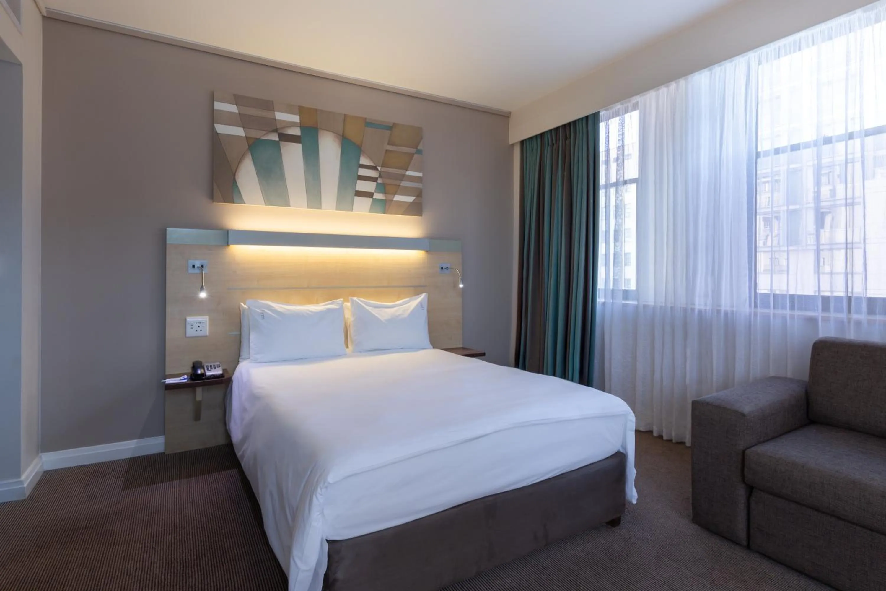 Photo of the whole room, Bed in Holiday Inn Express Cape Town City Centre by IHG