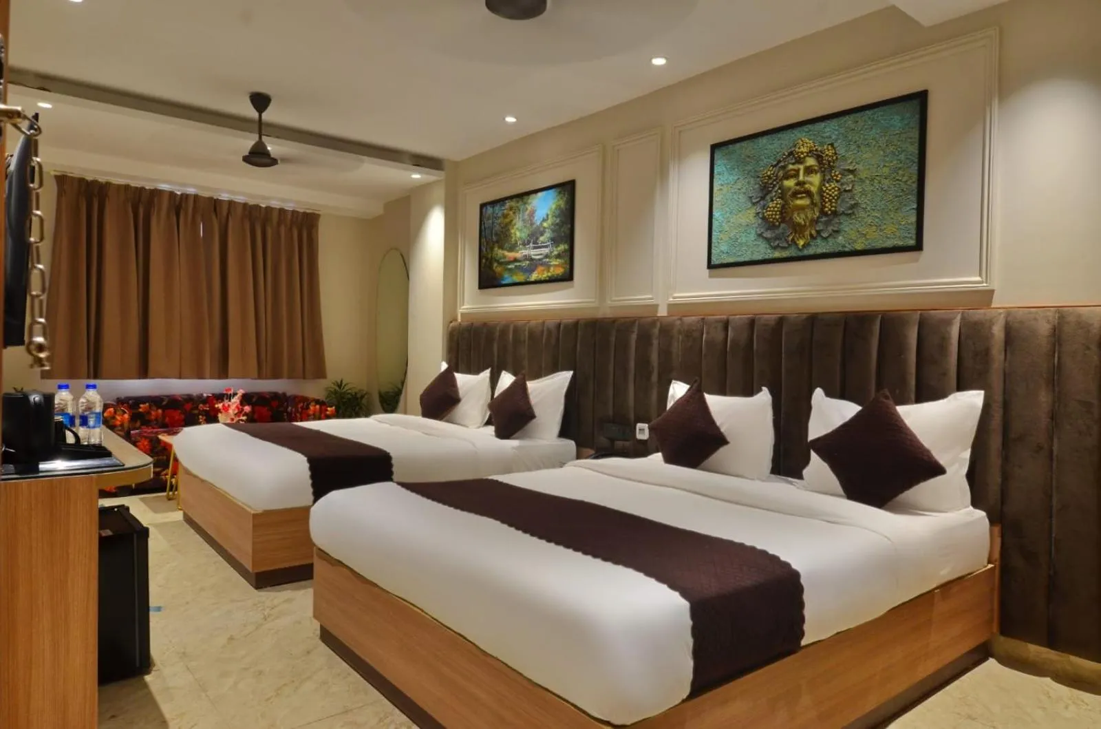 Bedroom, Bed in Hotel Maya Cottage - 2 min from New Delhi Railway Station