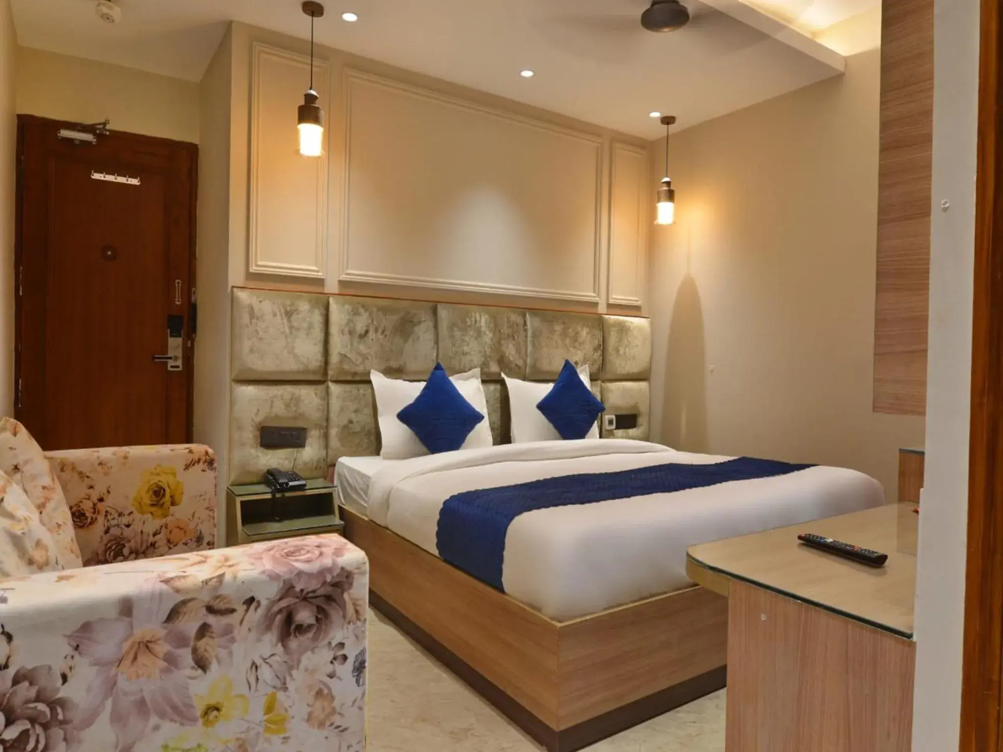 Double Room in Hotel Maya Cottage - 2 min from New Delhi Railway Station Double Room in Hotel Maya Cottage - 2 min from New Delhi Railway Station