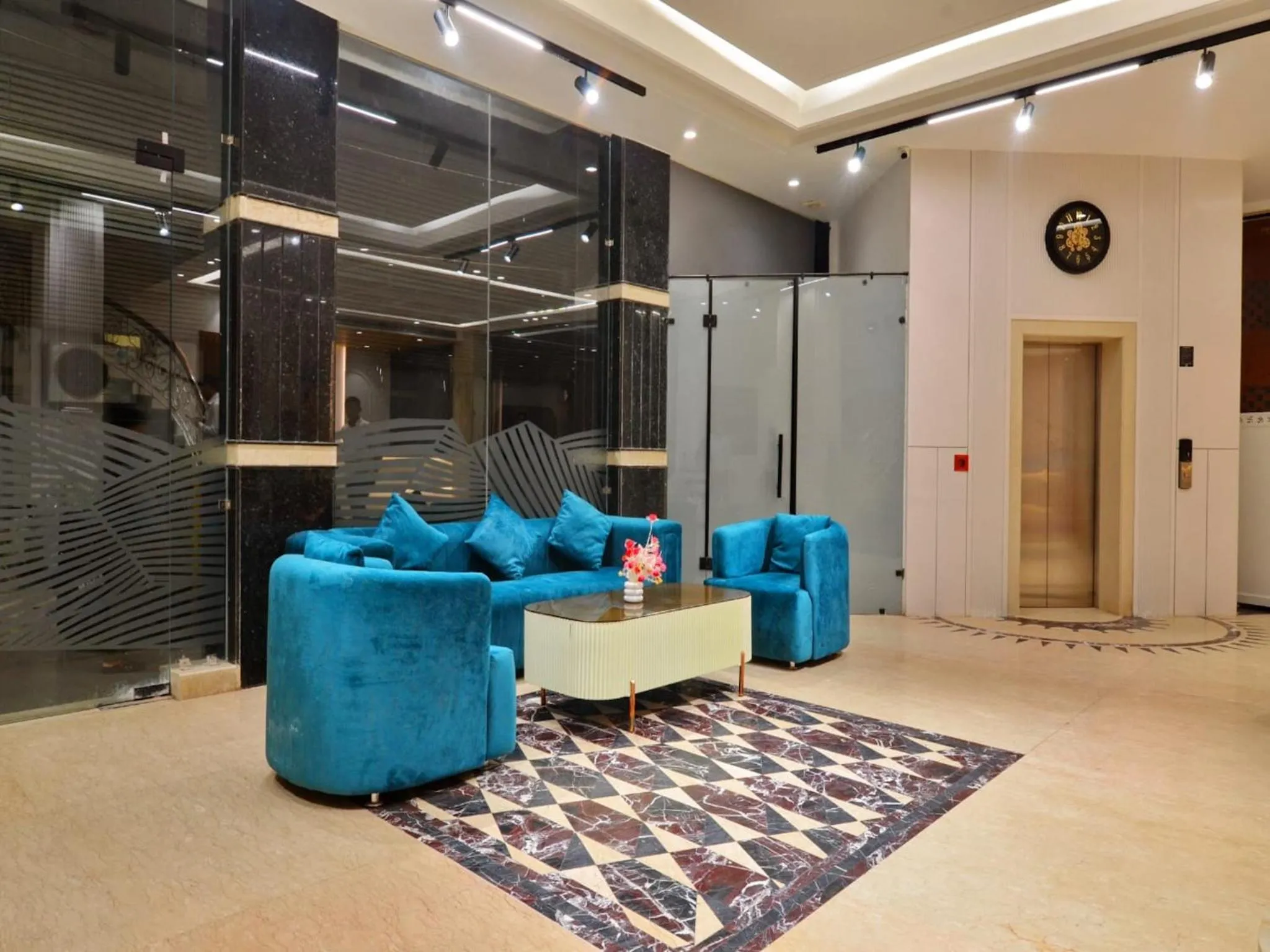 Lobby or reception in Hotel Maya Cottage - 2 min from New Delhi Railway Station