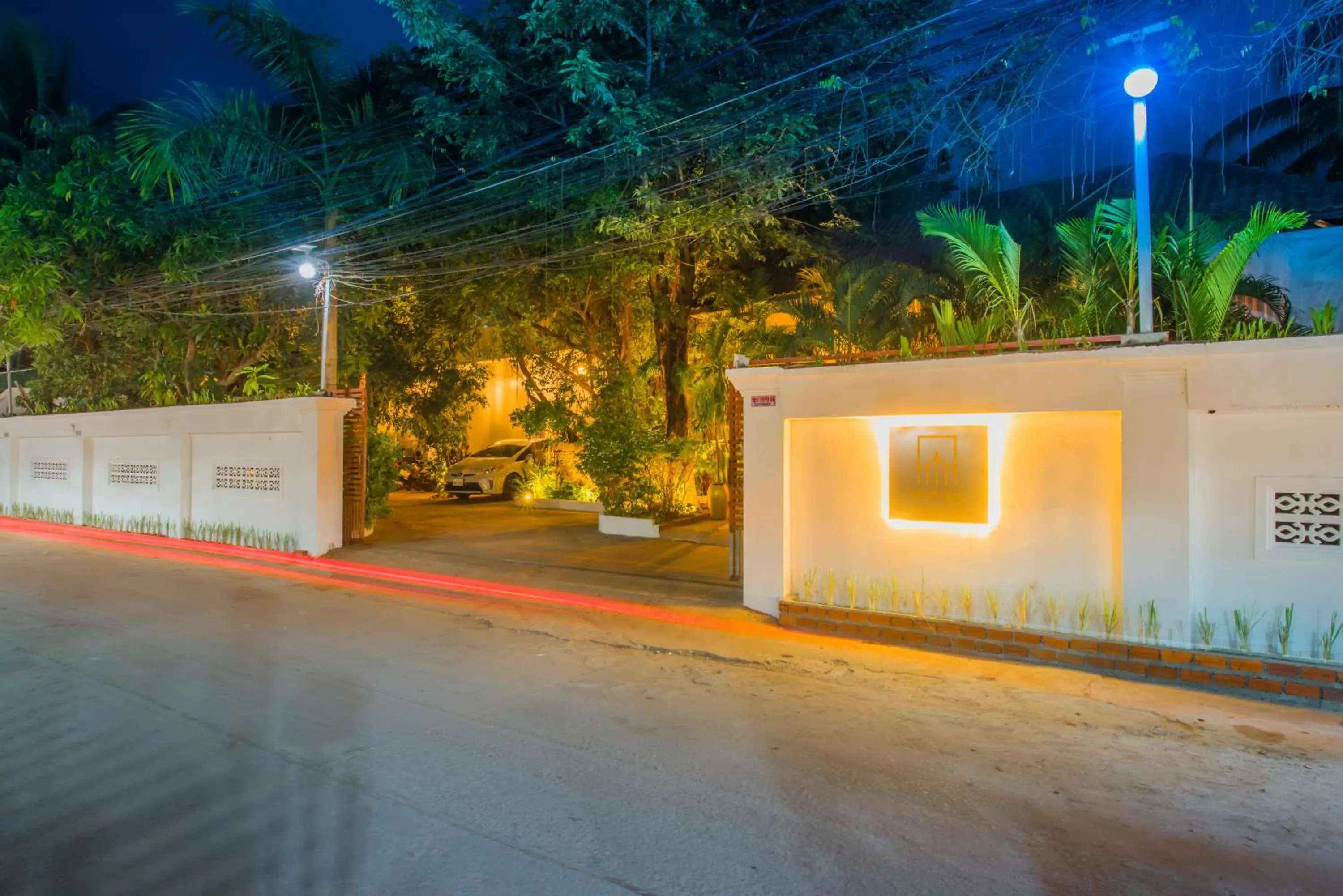 Facade/entrance in Samnak Lounge Facade/entrance in Samnak Lounge