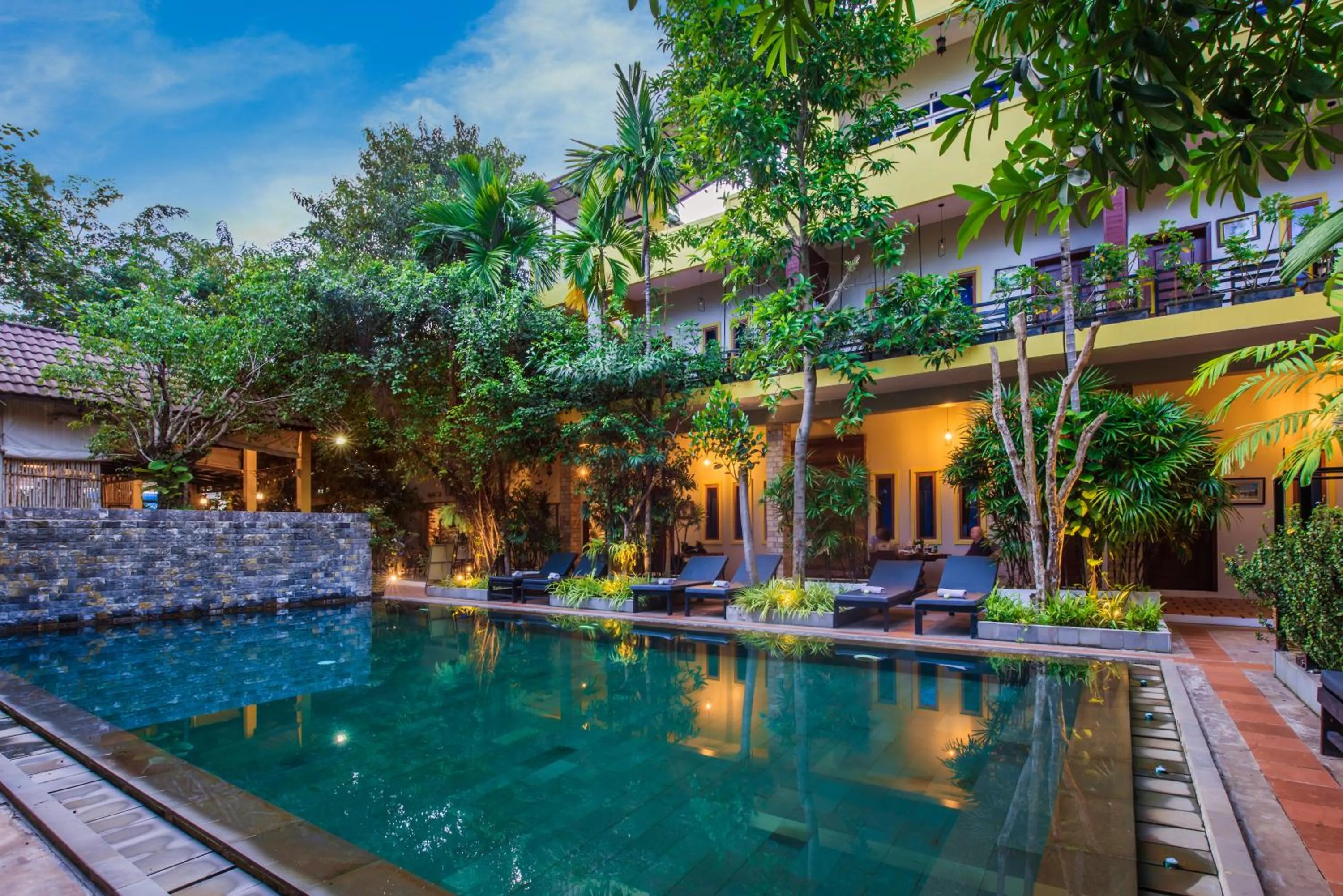 Swimming pool in Samnak Lounge