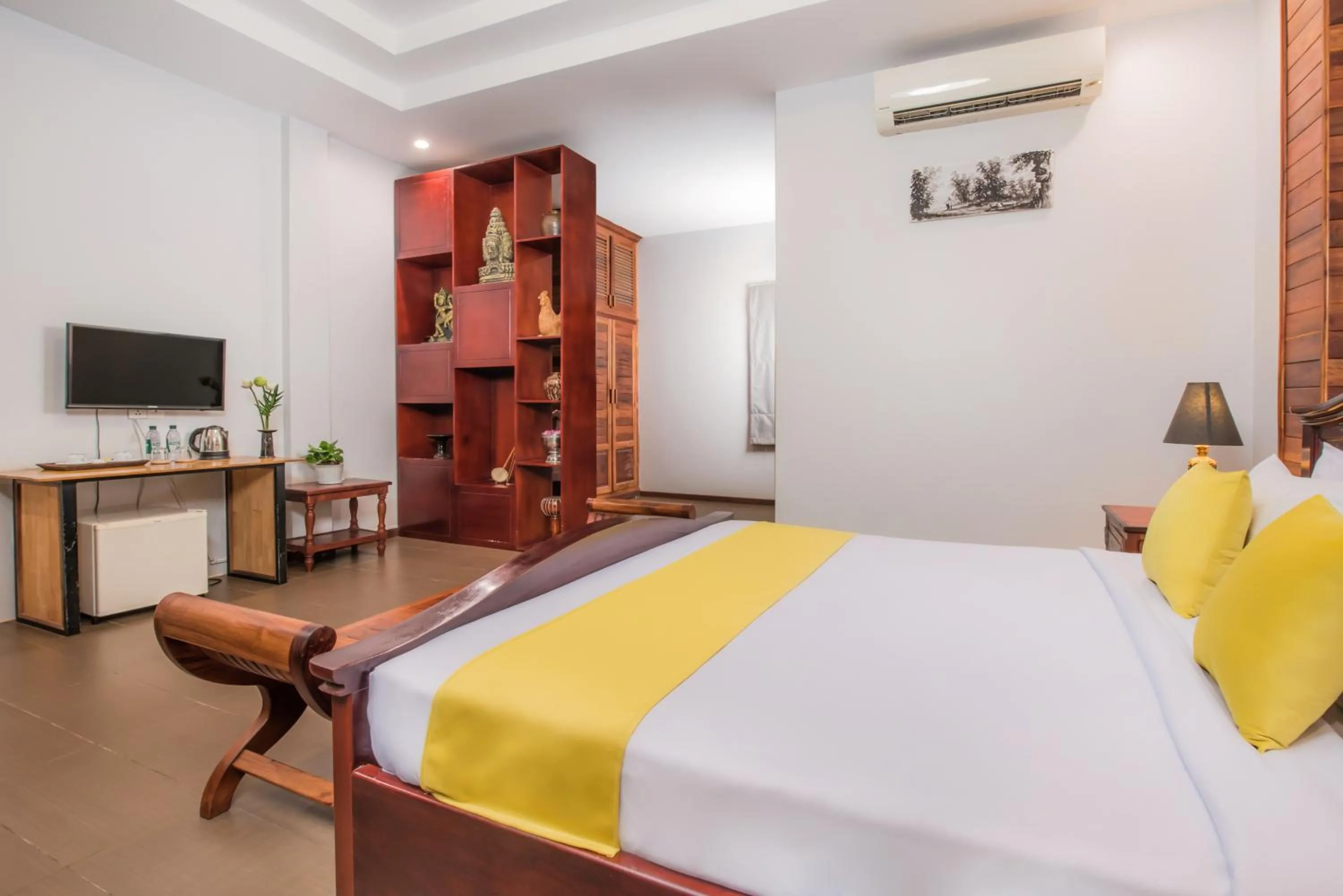 Guests, Bed in Samnak Lounge