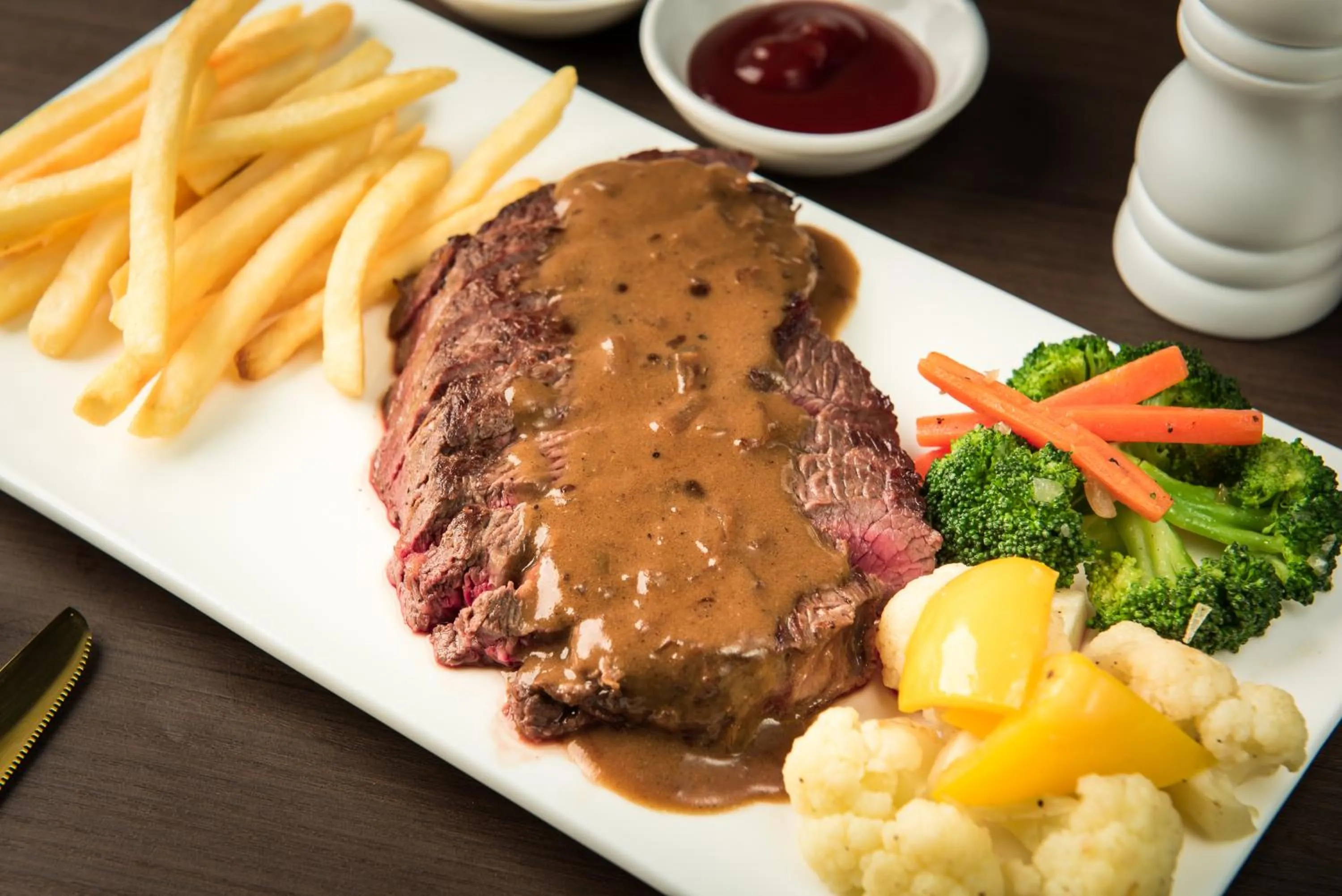 Meals in Samnak Lounge