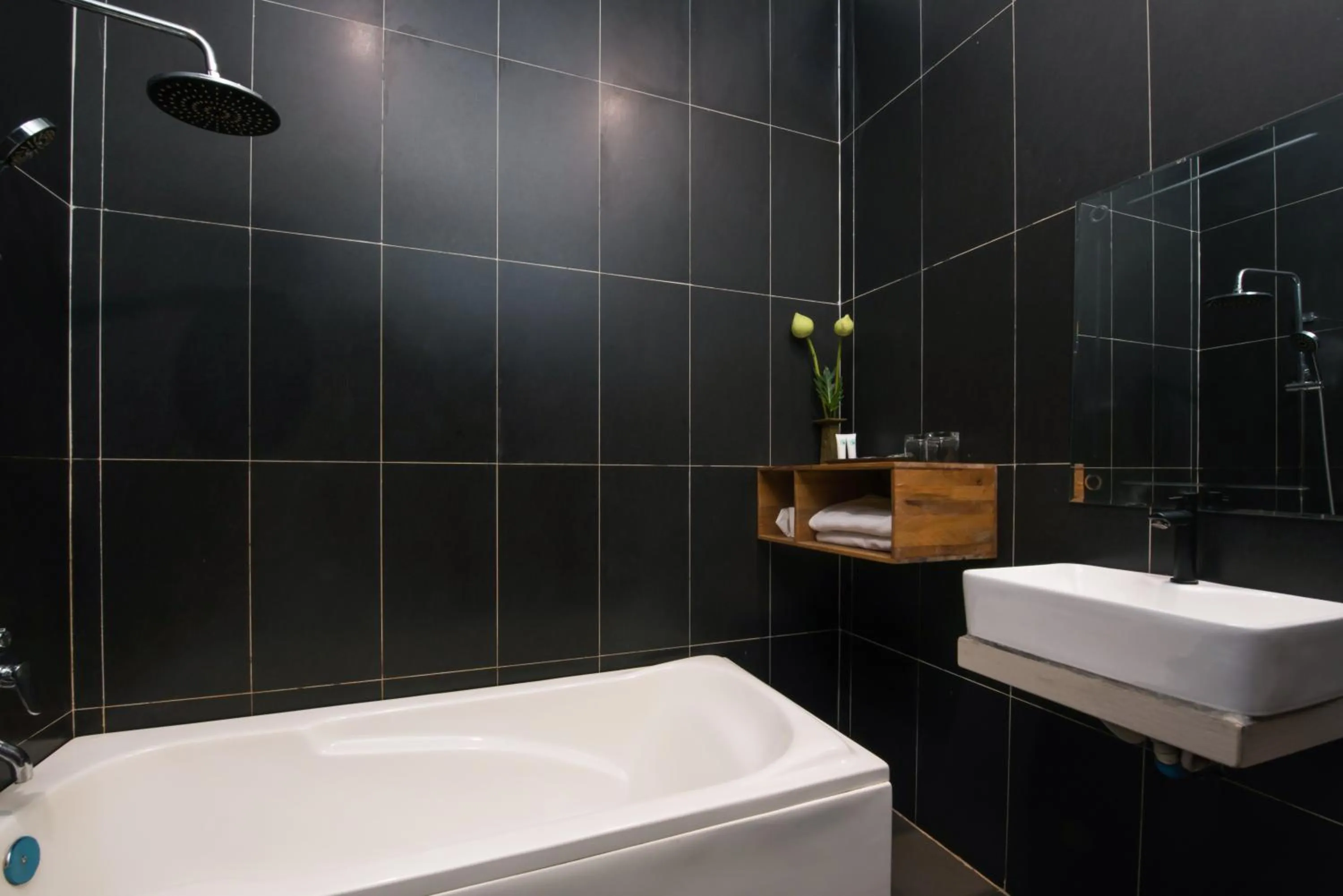 Bath in Samnak Lounge