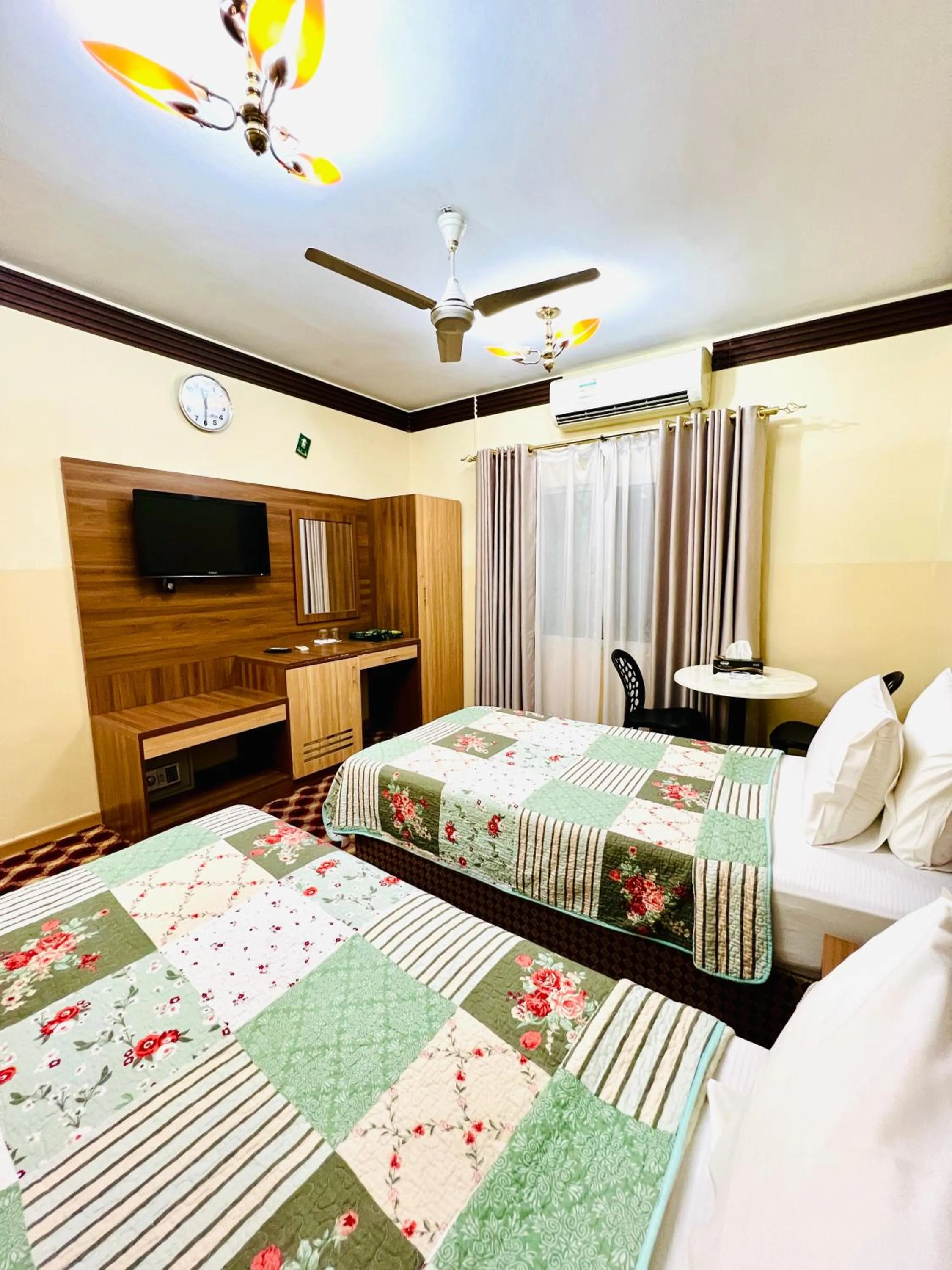 Bedroom, Bed in Al Ahrar Hotel