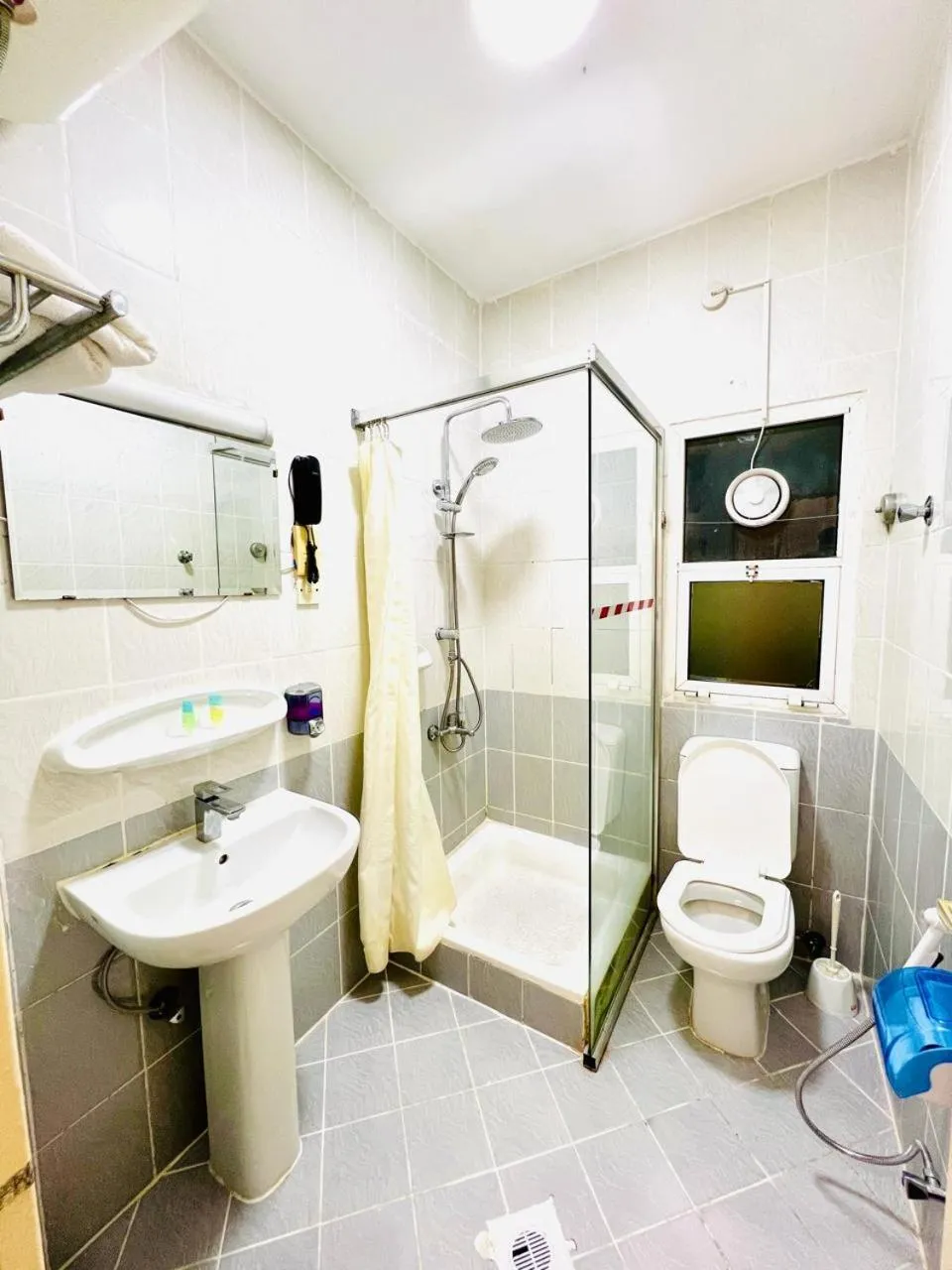 Bathroom in Al Ahrar Hotel