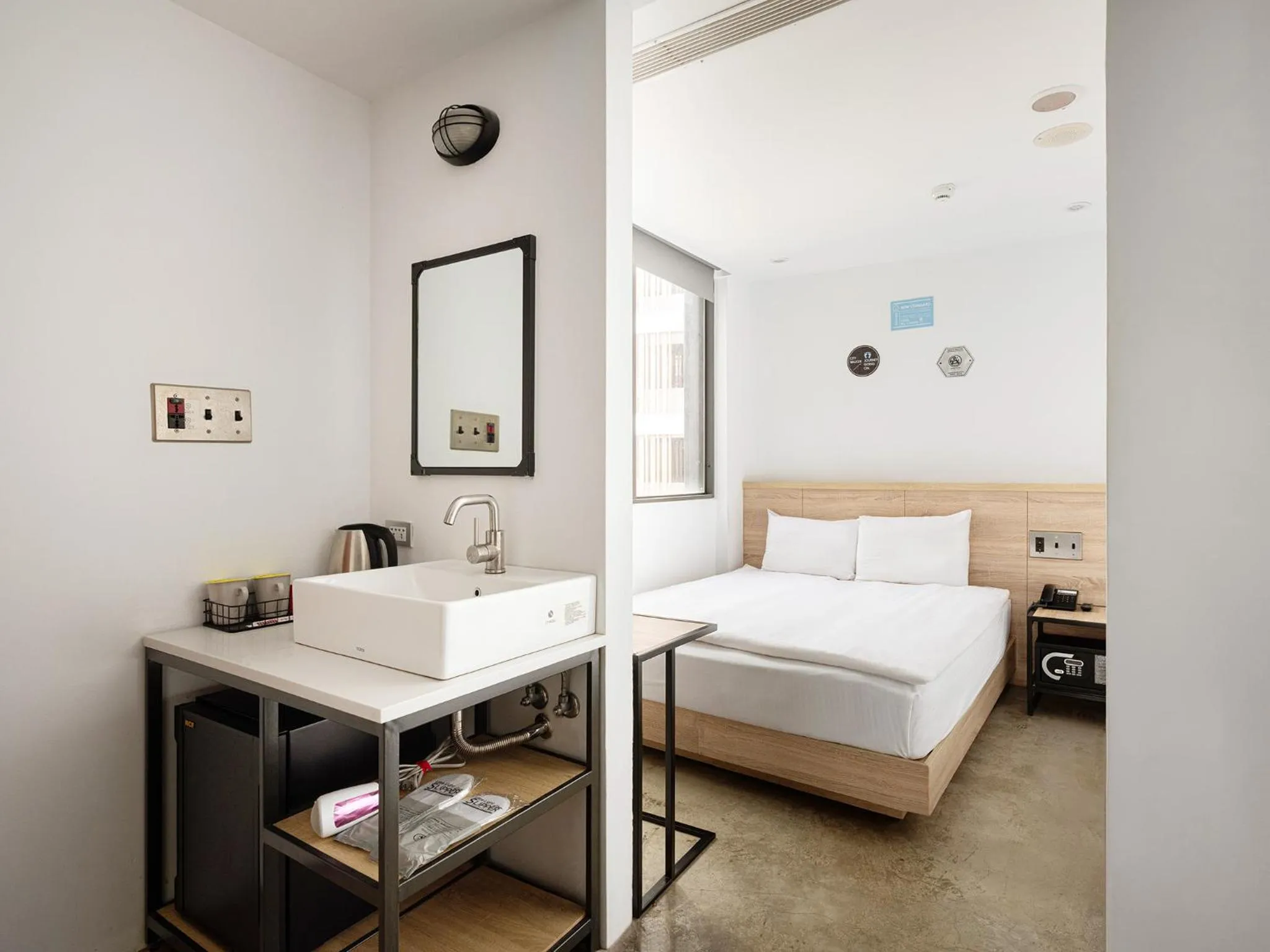 Photo of the whole room, Bed in CHASE Hotel