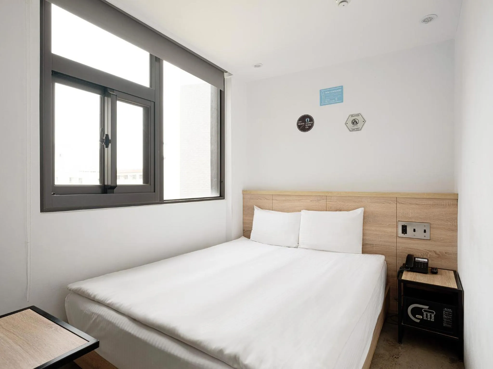 Photo of the whole room, Bed in CHASE Hotel