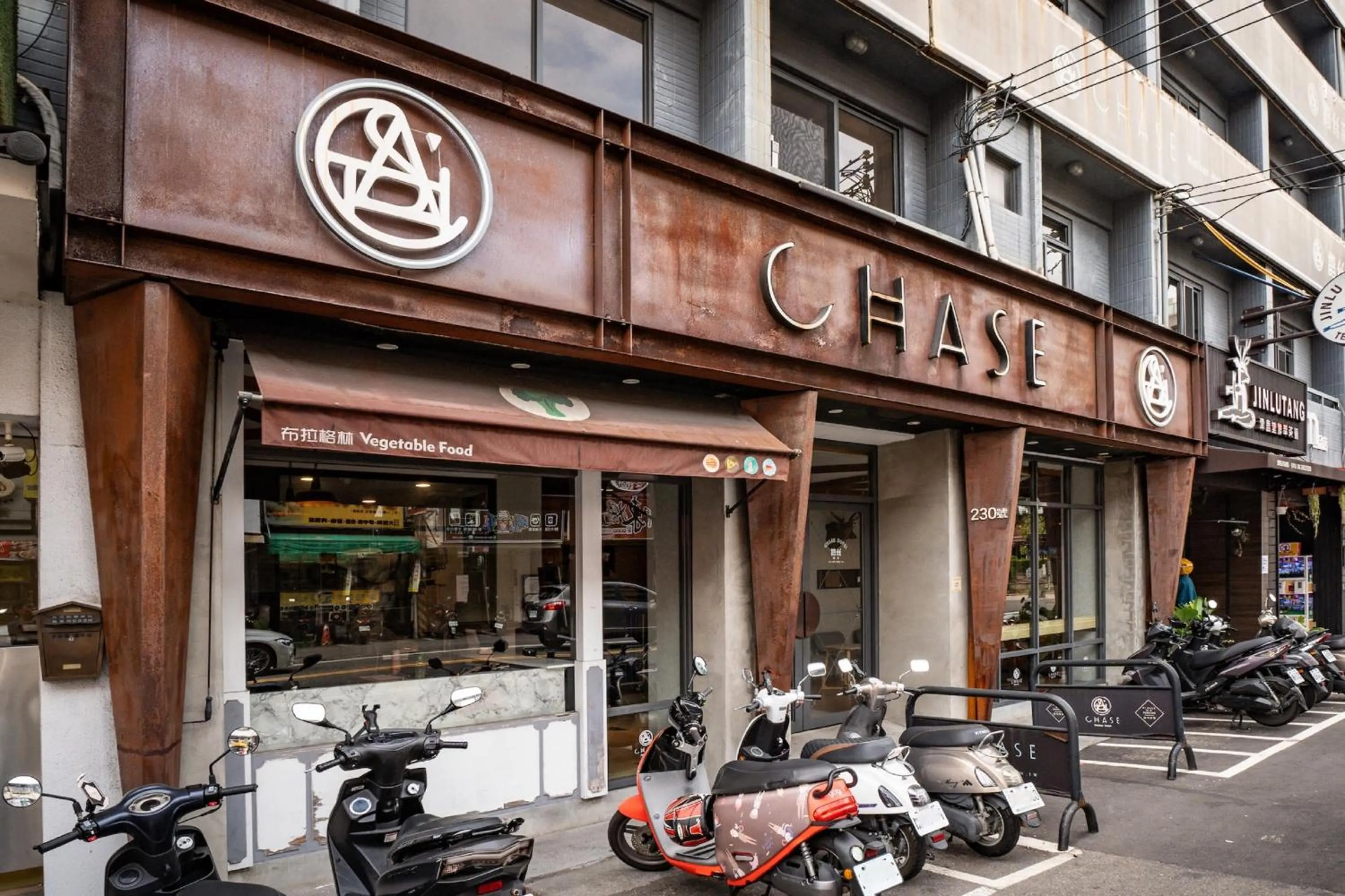 Facade/entrance in CHASE Hotel