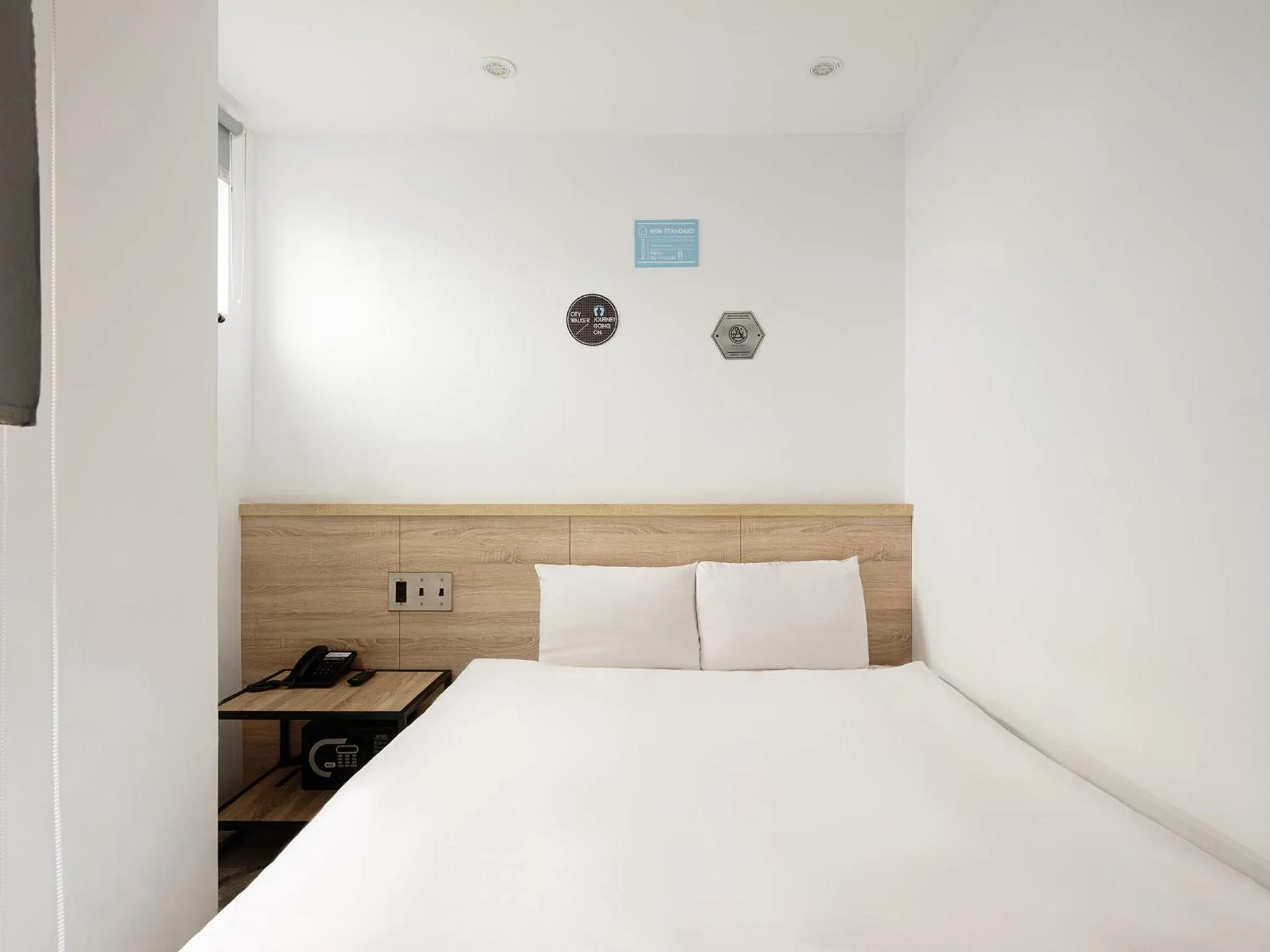 Photo of the whole room, Bed in CHASE Hotel