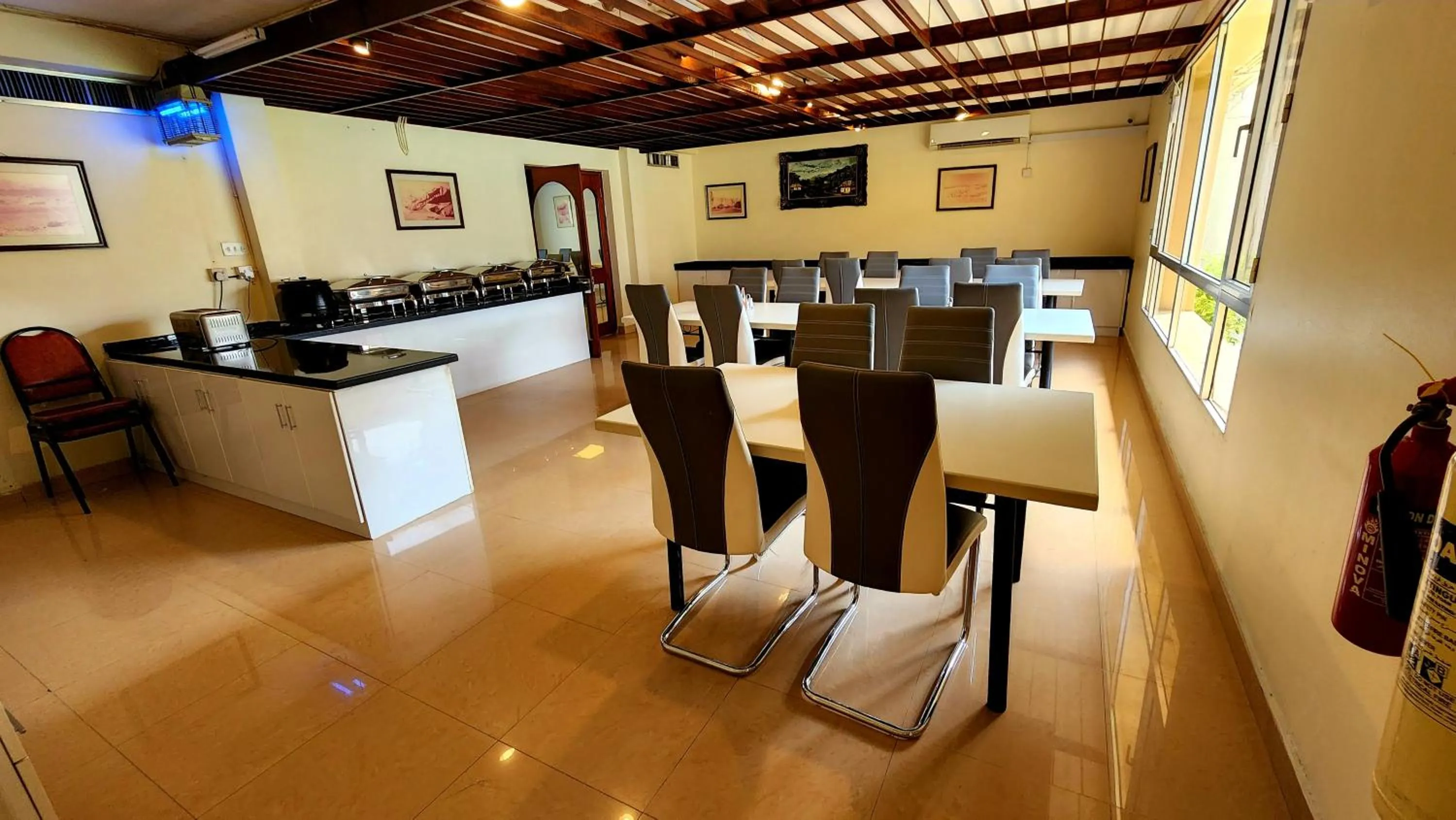 Restaurant/places to eat in Khasab Hotel