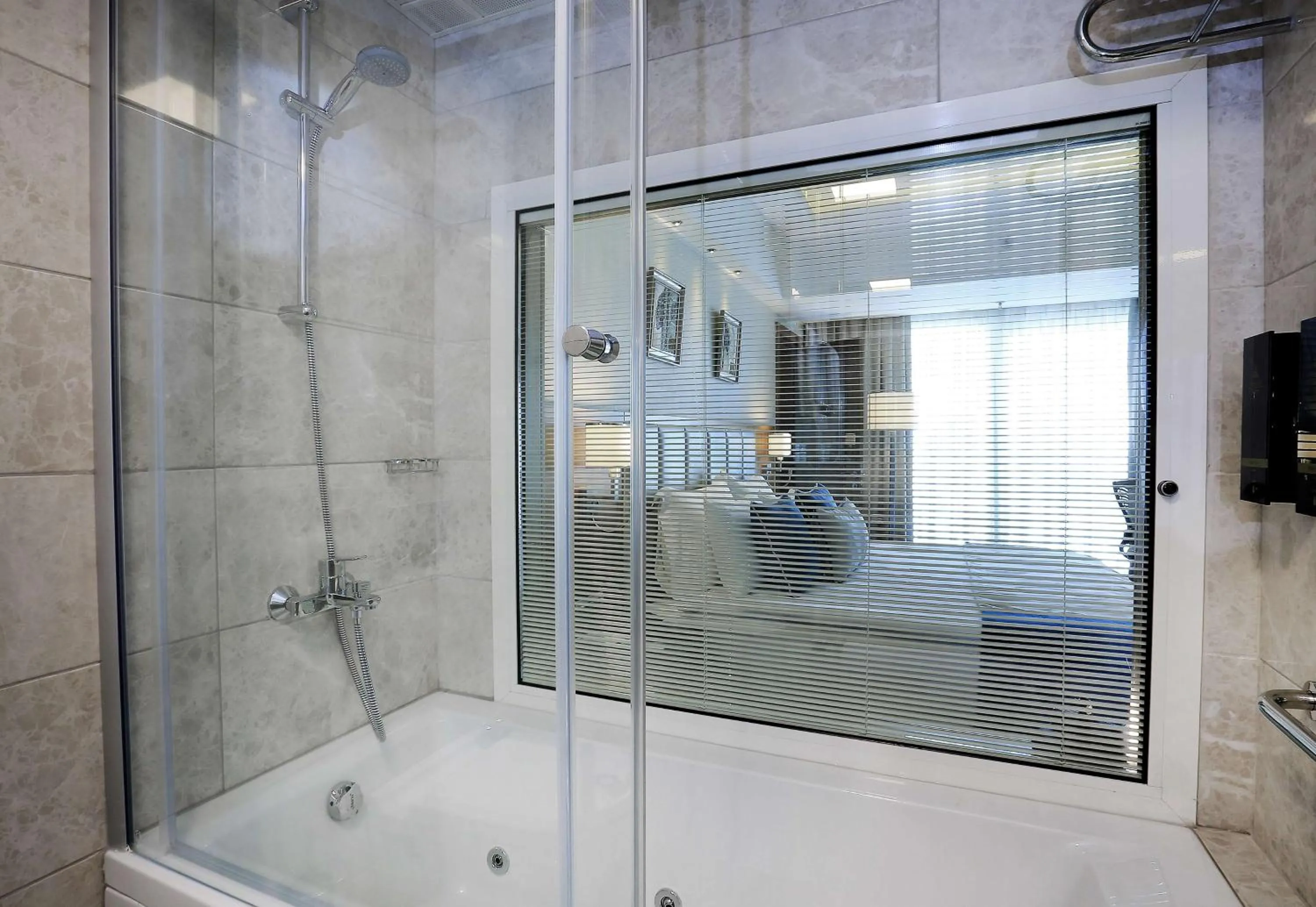 Bedroom in Best Western Premier Karsiyaka Convention & Spa Hotel