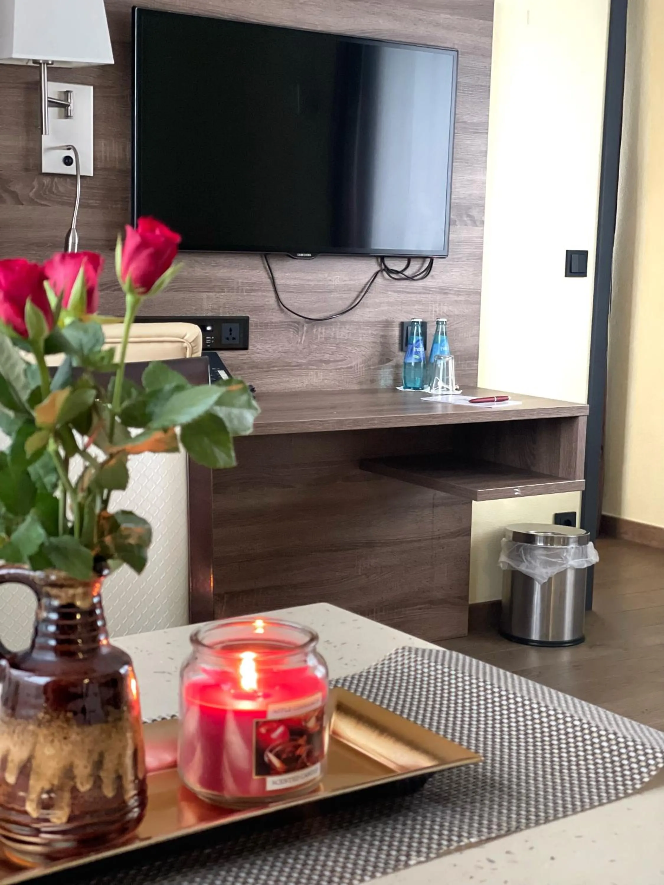 Communal lounge/ TV room in Naam Hotel & Apartments Frankfurt City-Messe Airport