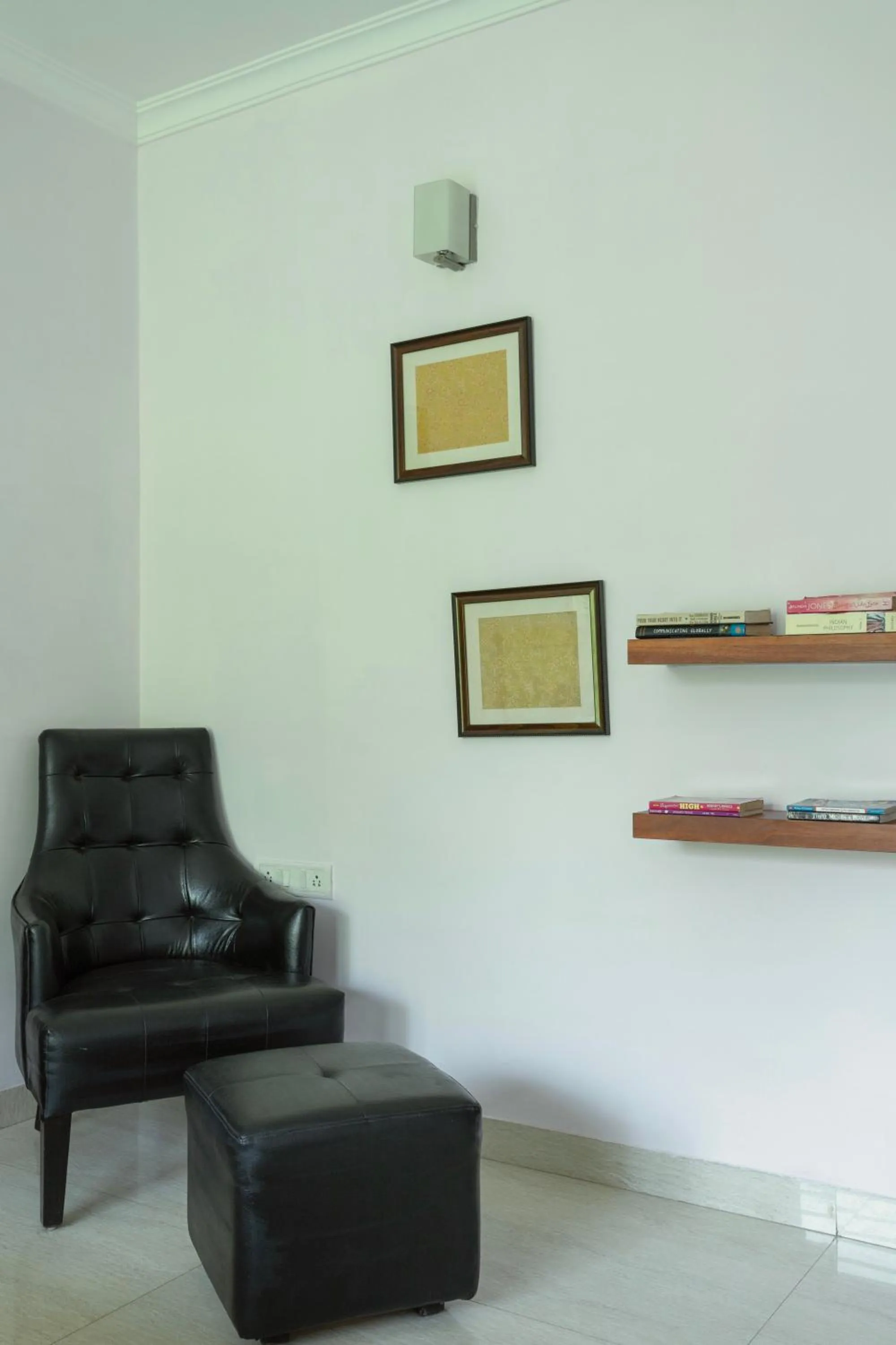 Seating area in Arotel Rooms & Suites Calangute