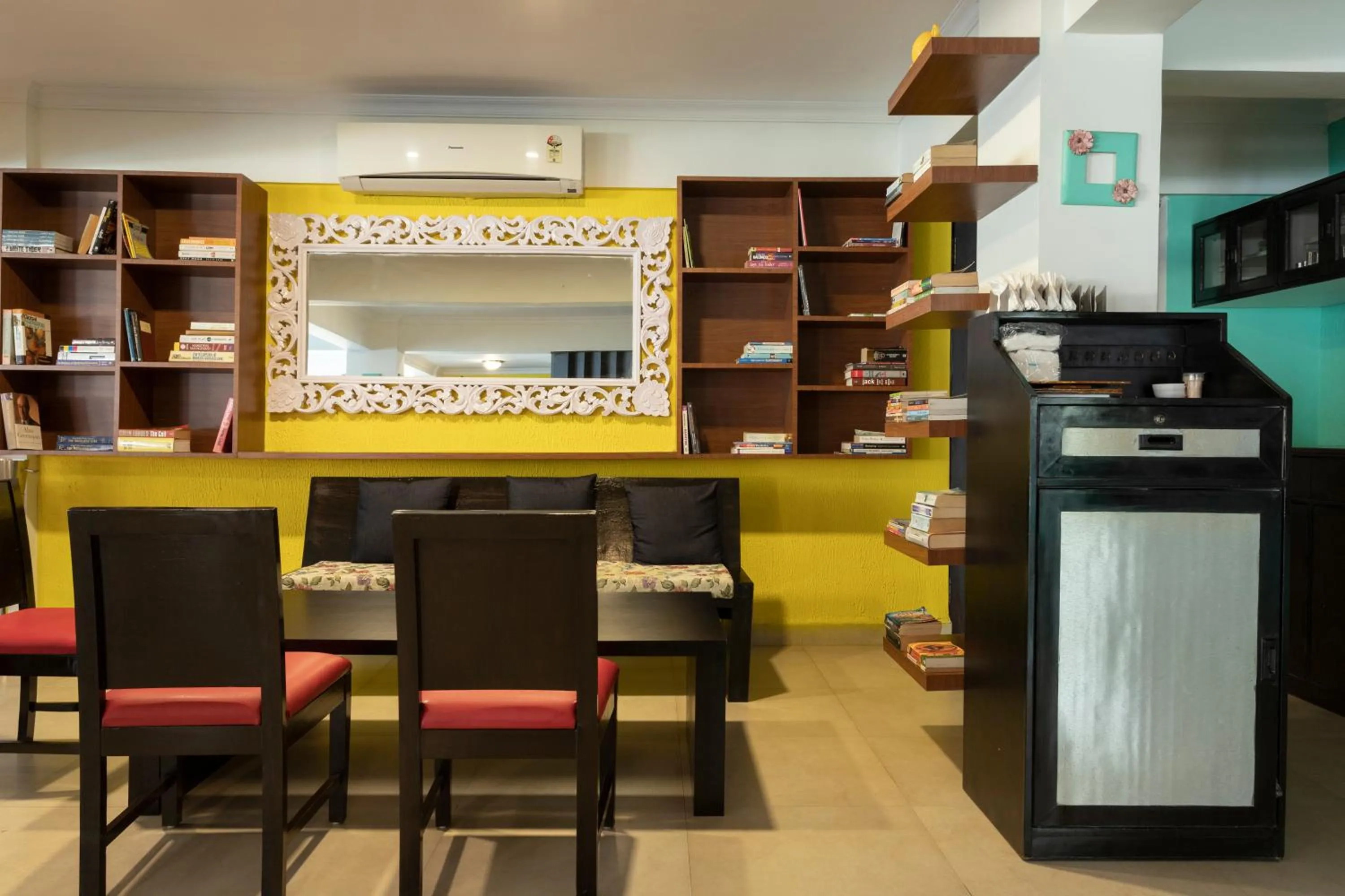 Seating area in Arotel Rooms & Suites Calangute