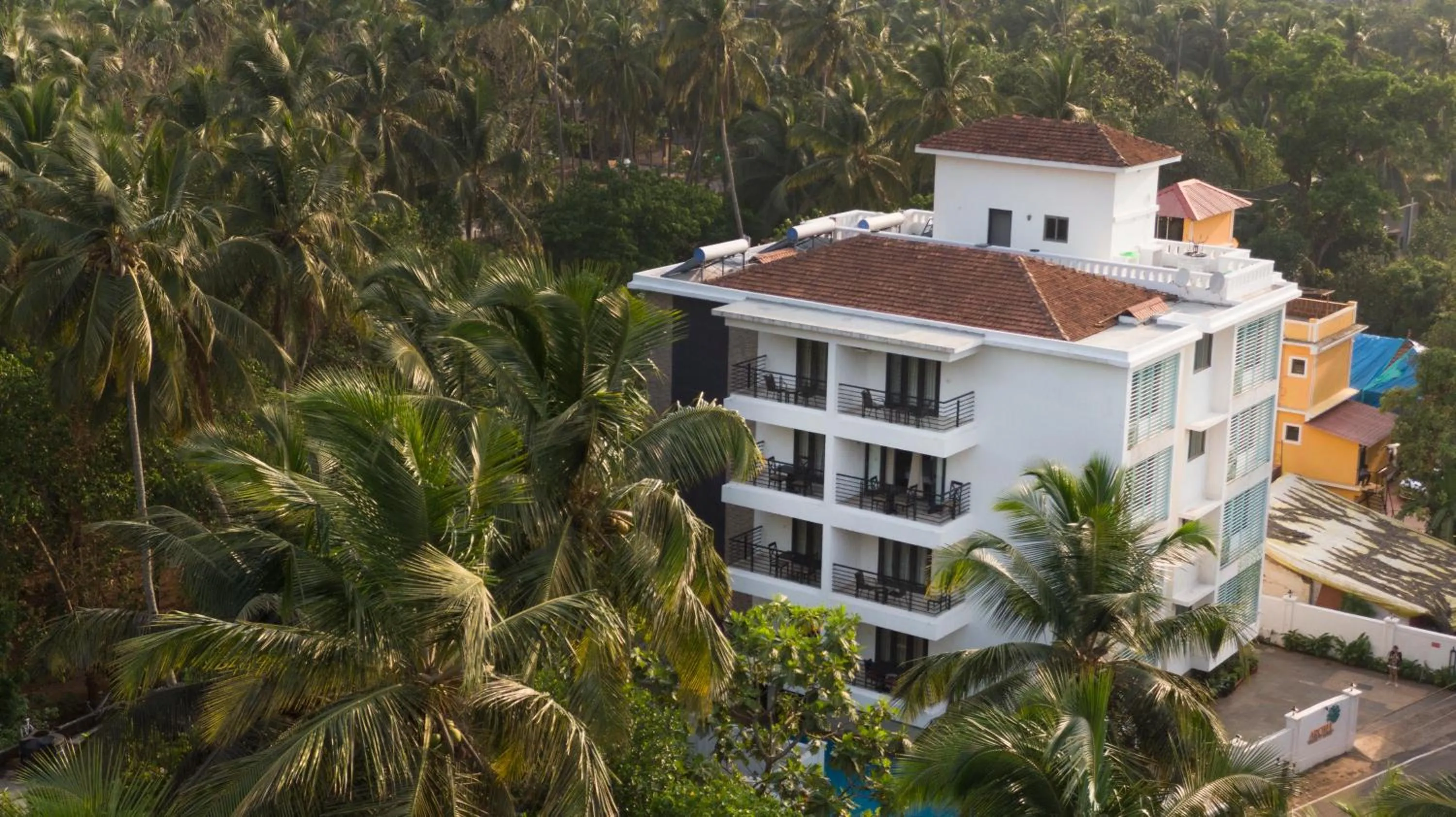 Property building in Arotel Rooms & Suites Calangute