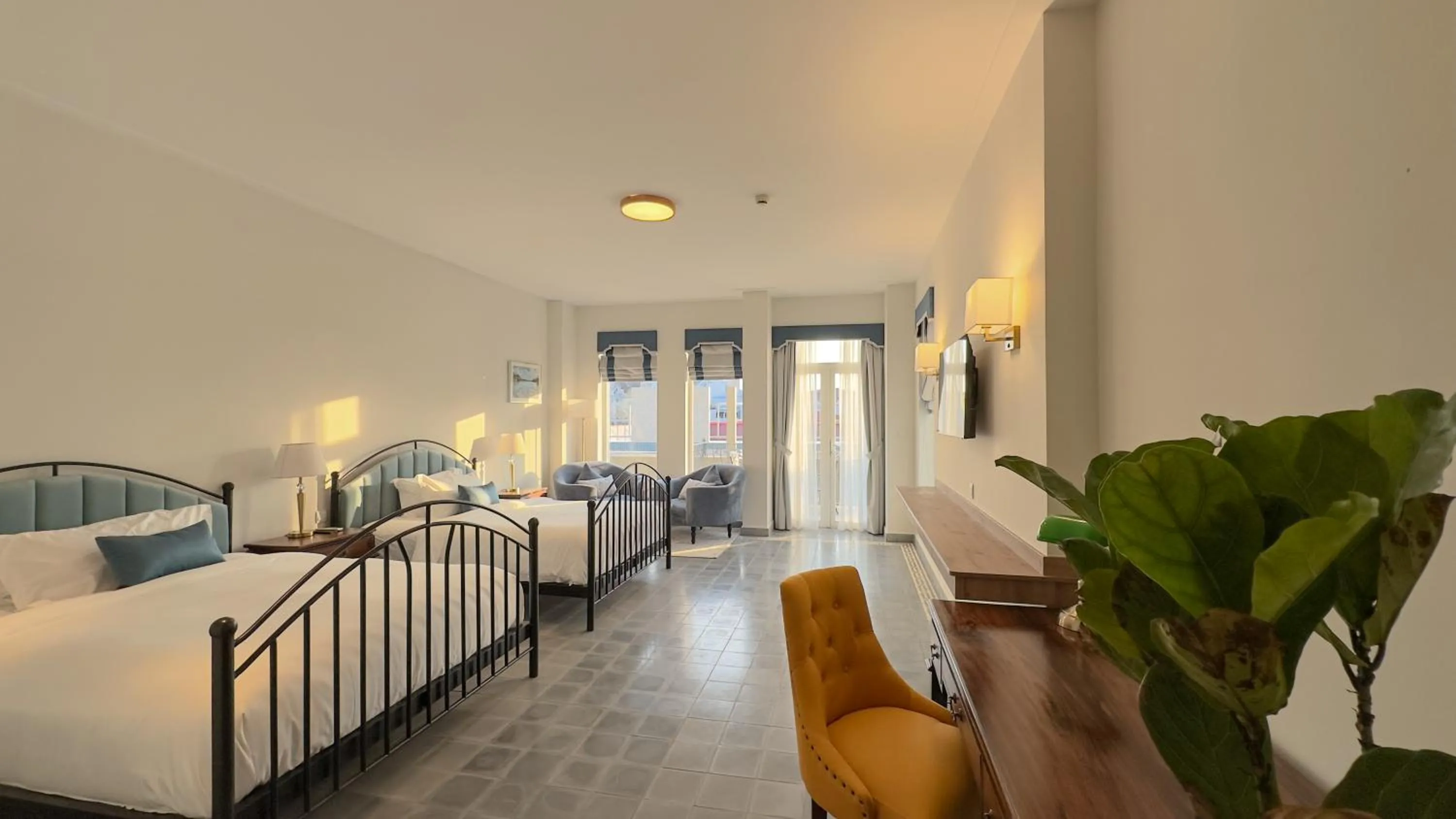 Deluxe Twin Room in Chateau Kampot