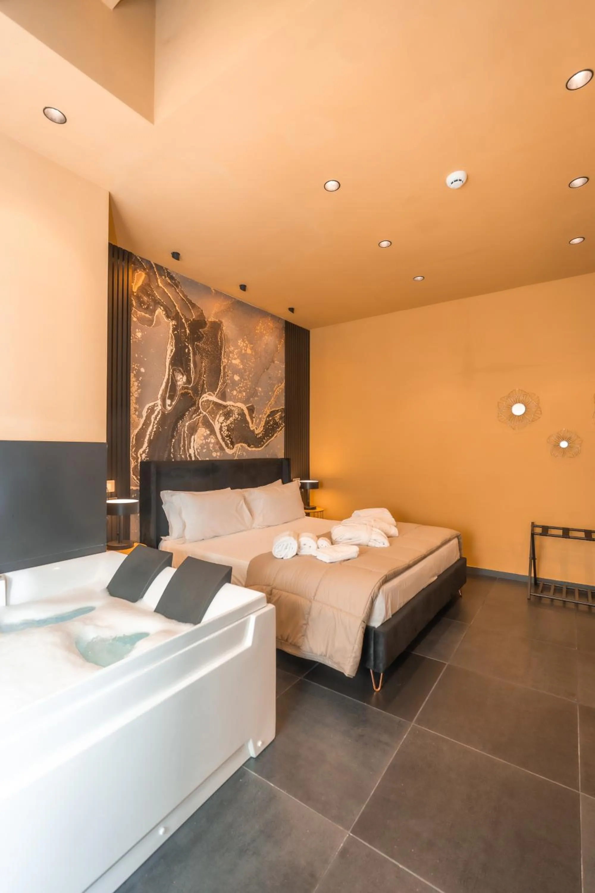 Bed in Noah Gate Hotel & Suites