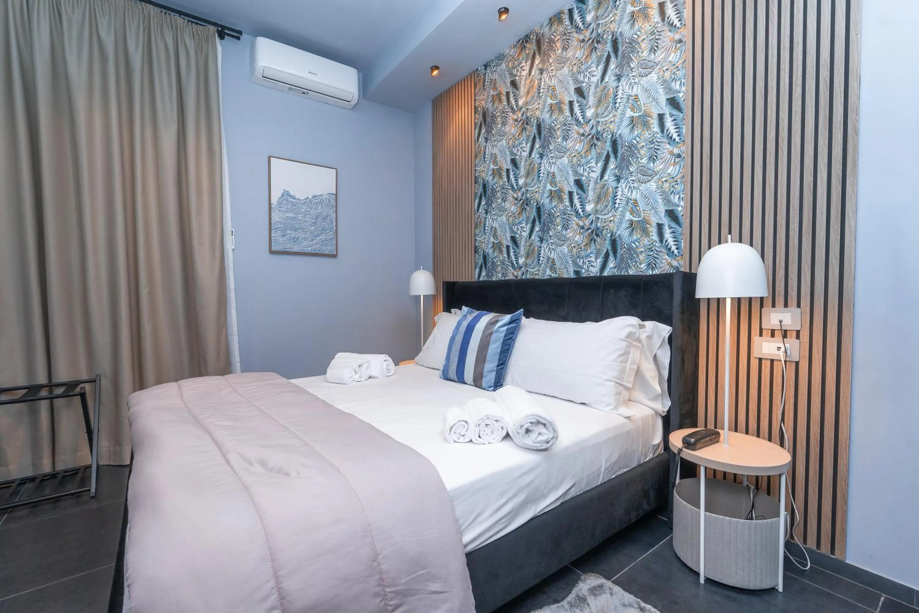 Bed in Noah Gate Hotel & Suites