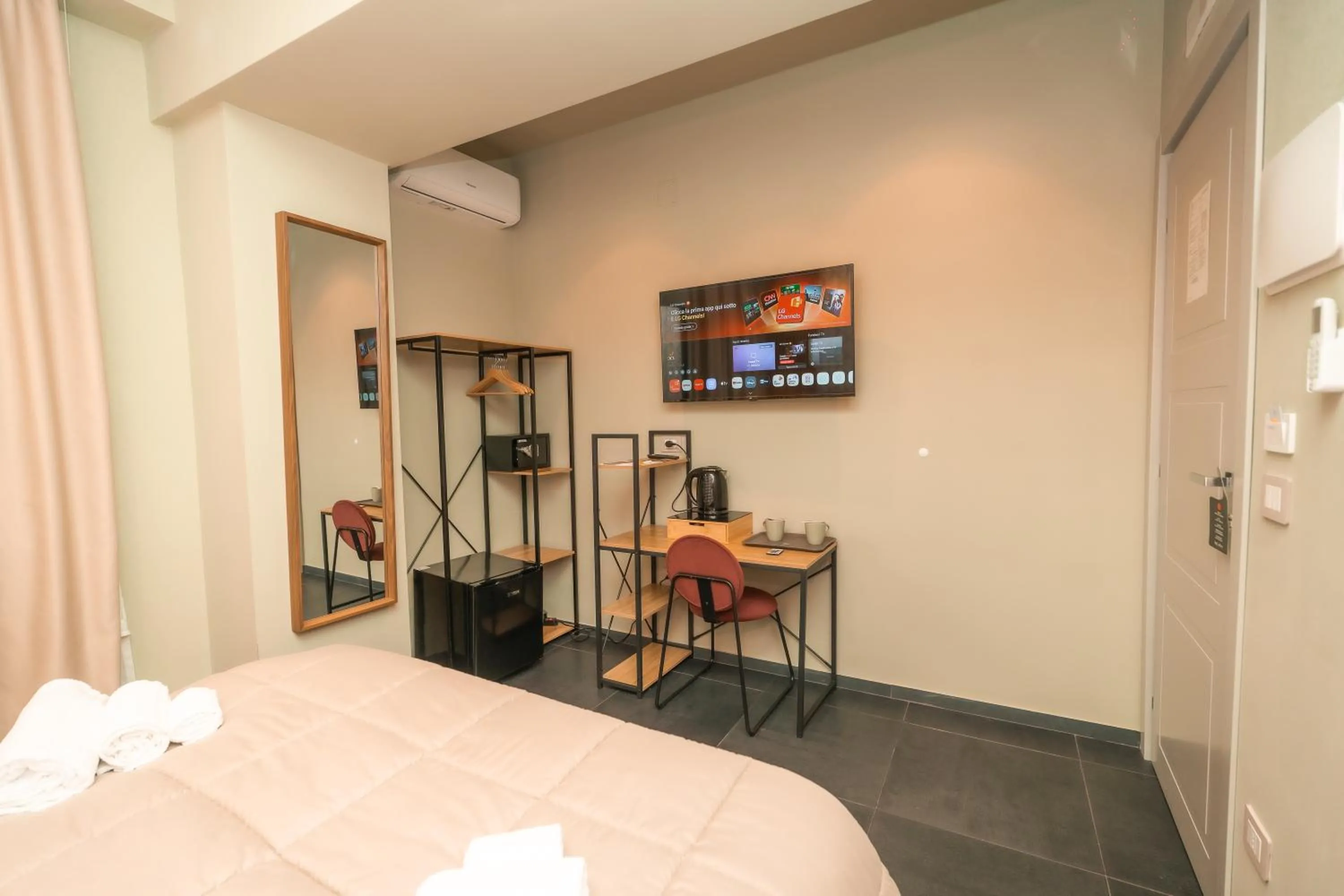 Bed in Noah Gate Hotel & Suites