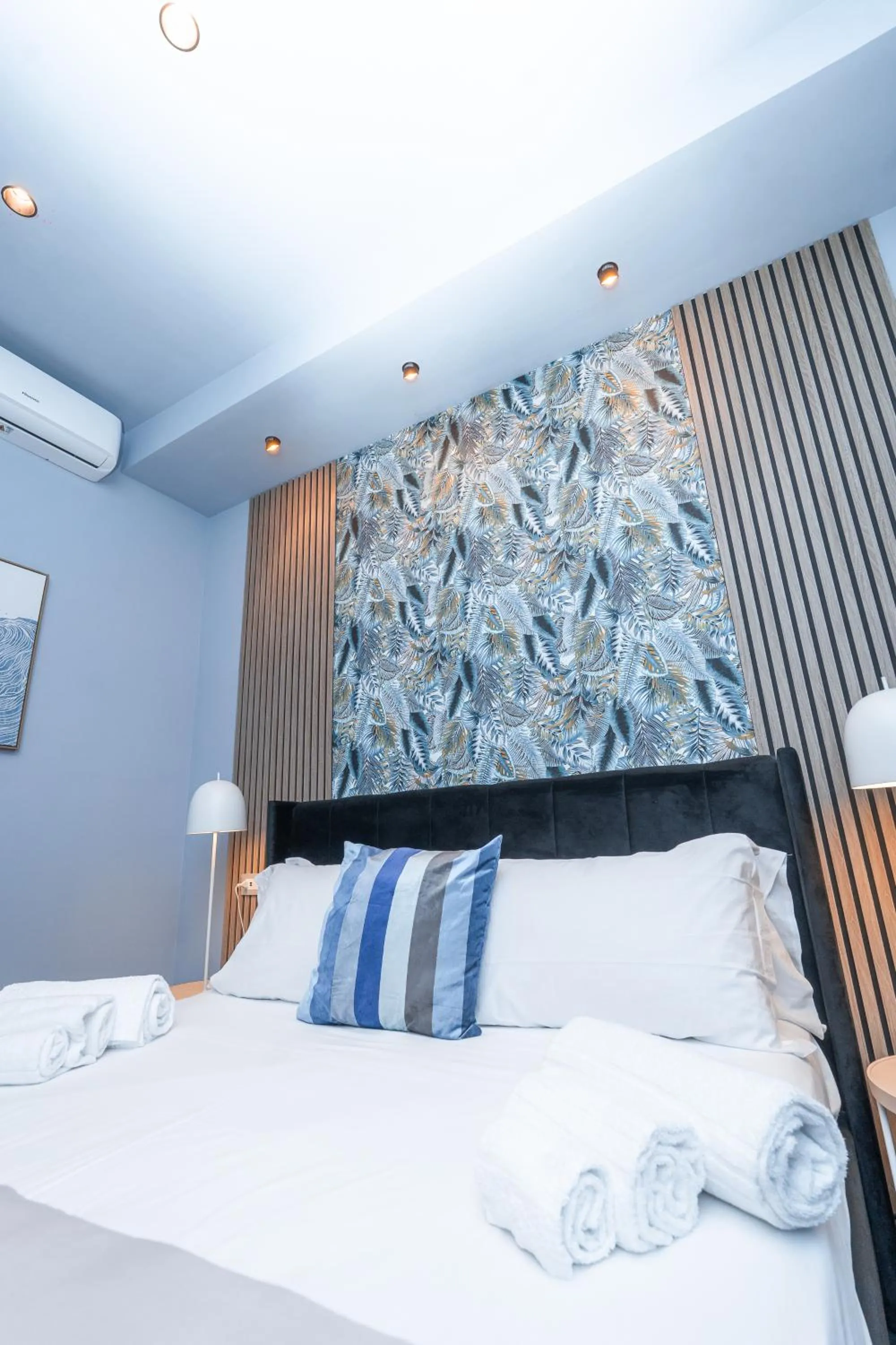 Bed in Noah Gate Hotel & Suites