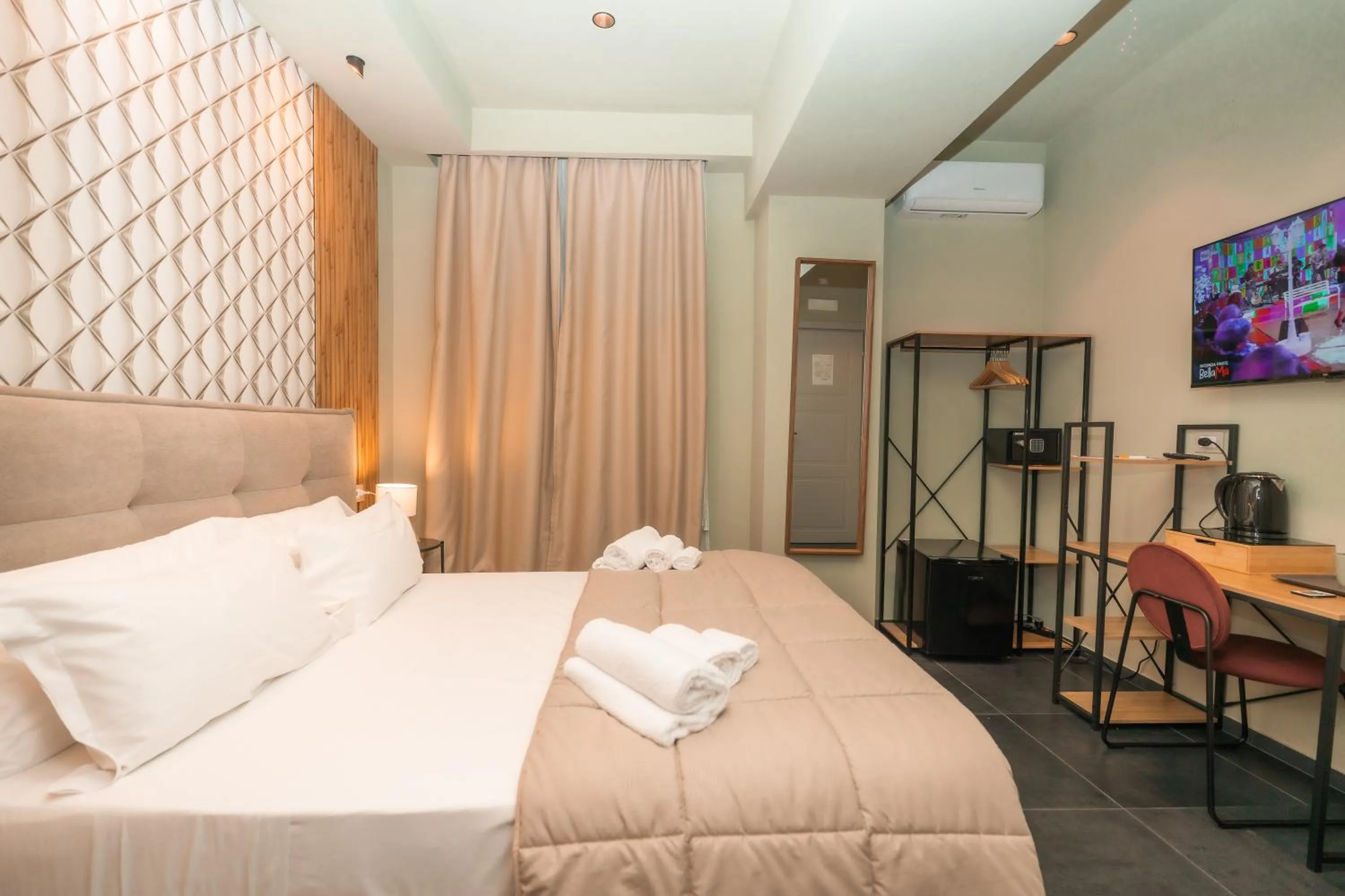 Bed in Noah Gate Hotel & Suites