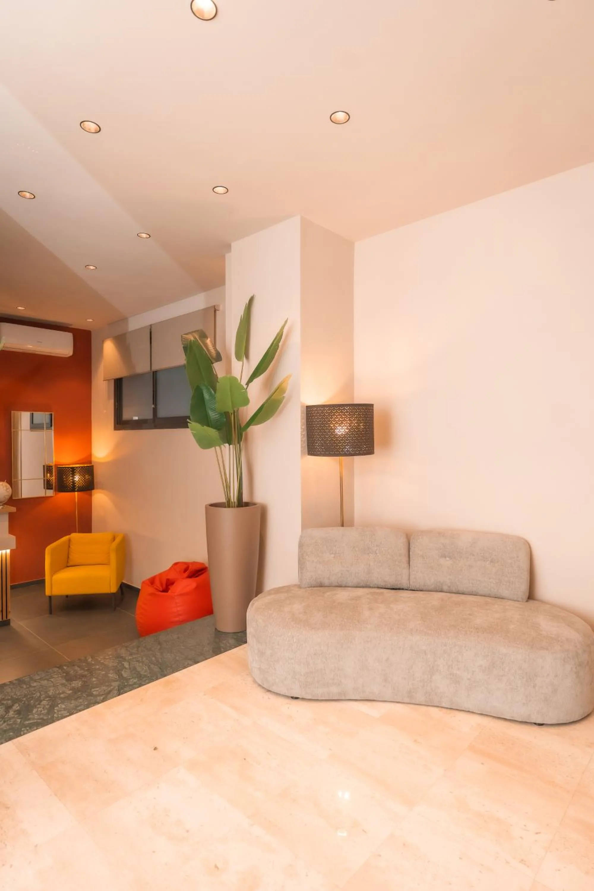 Noah Gate Hotel & Suites