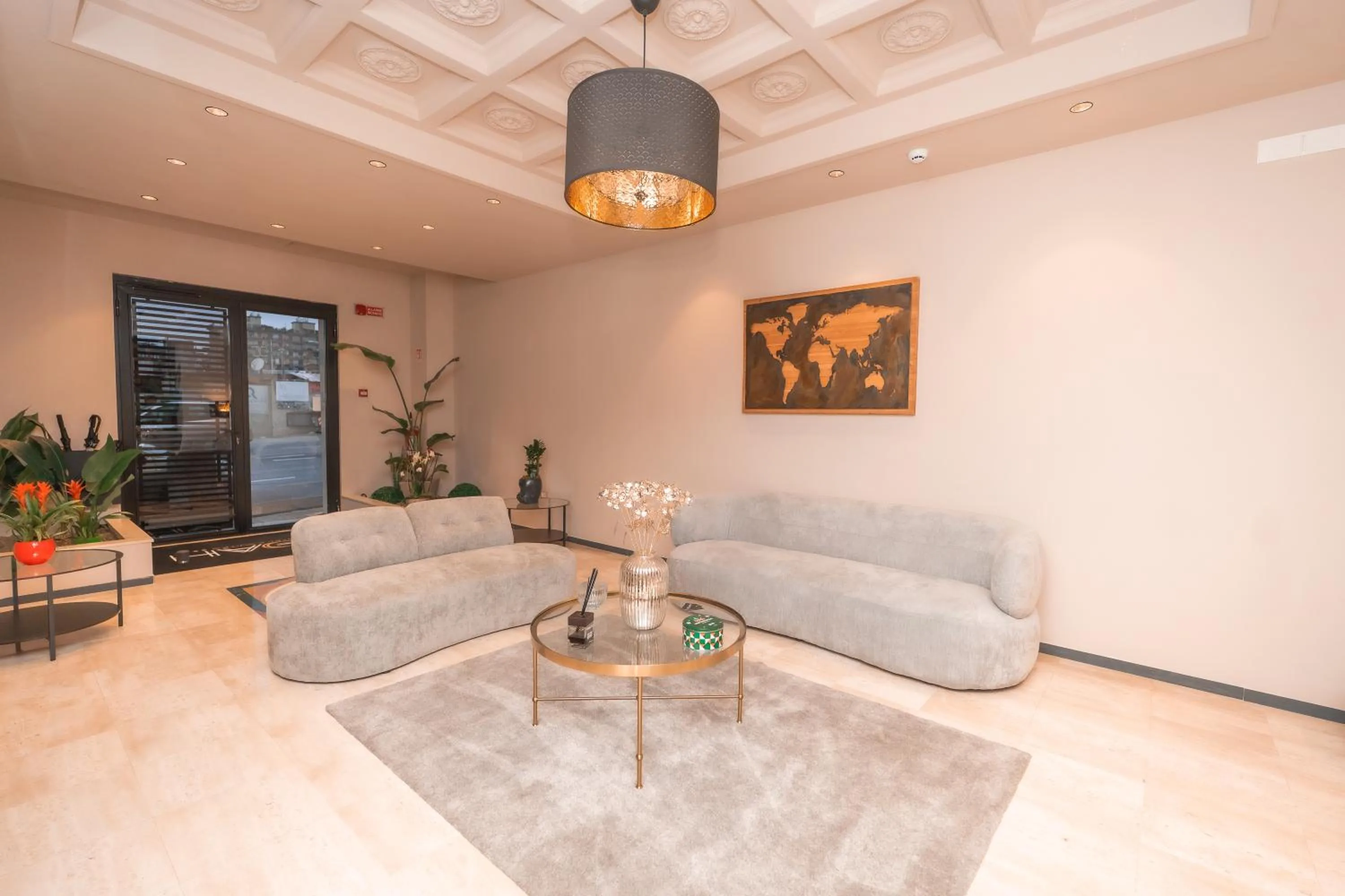 Noah Gate Hotel & Suites