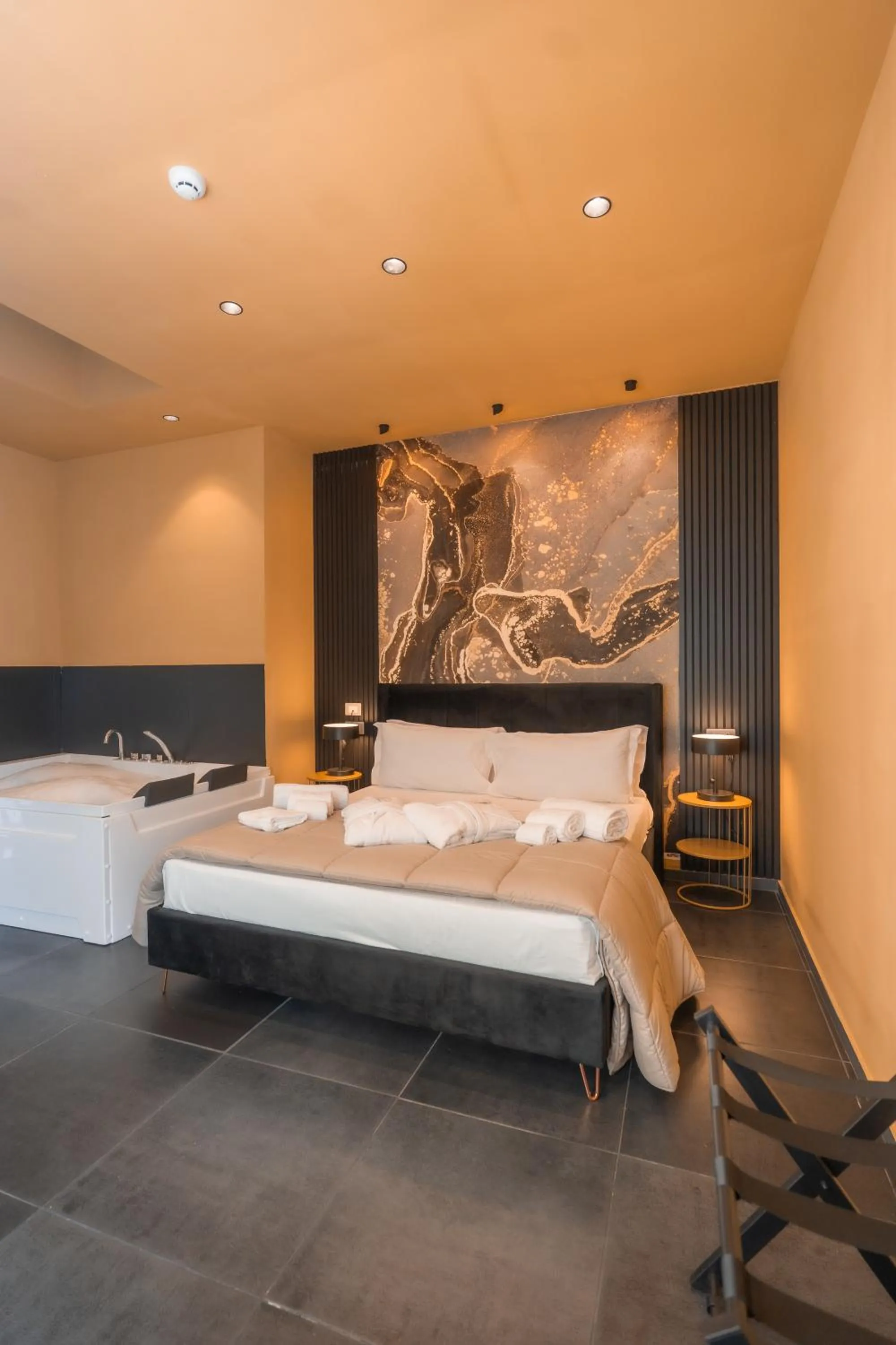 Bed in Noah Gate Hotel & Suites