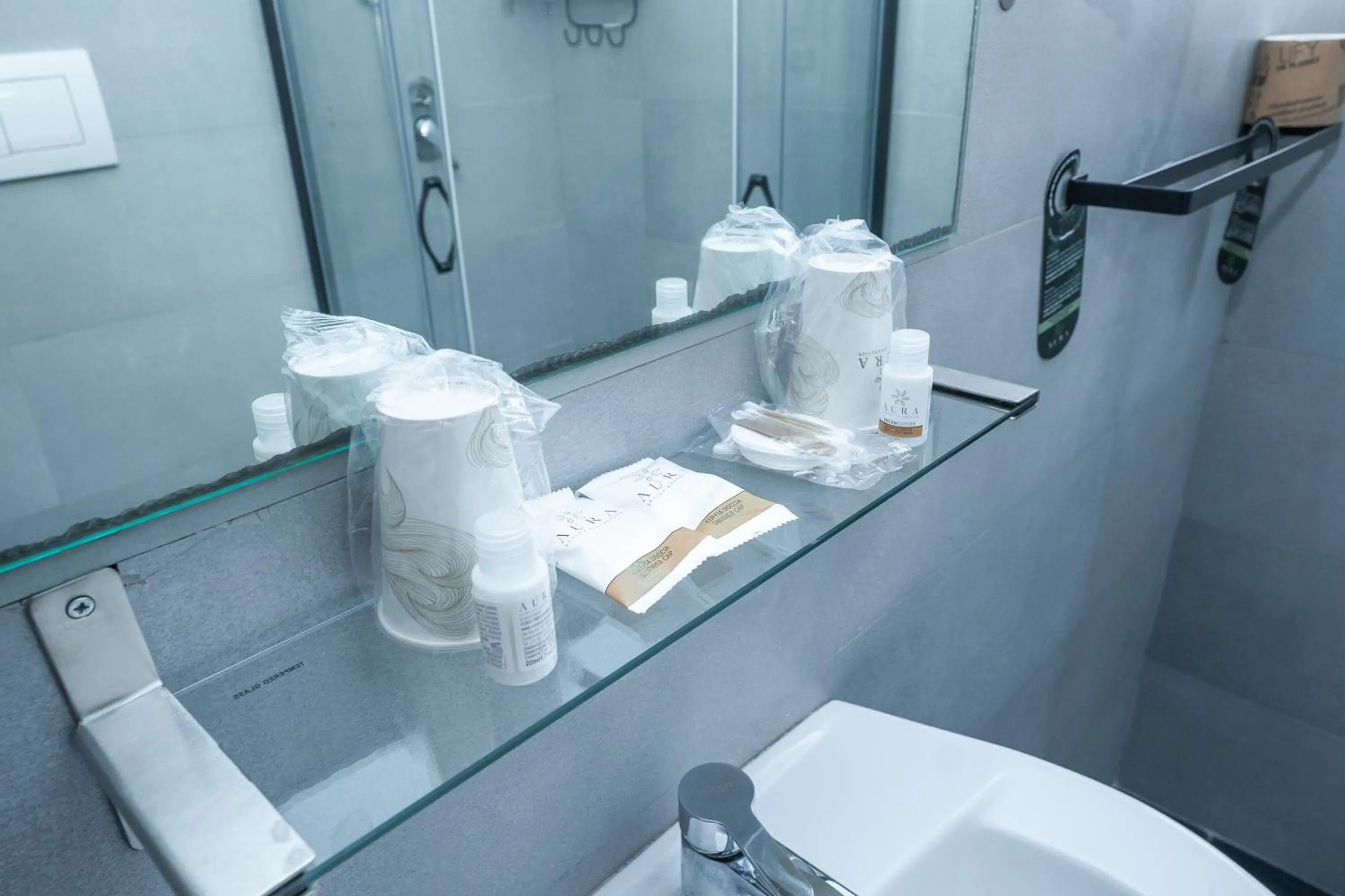 Noah Gate Hotel & Suites