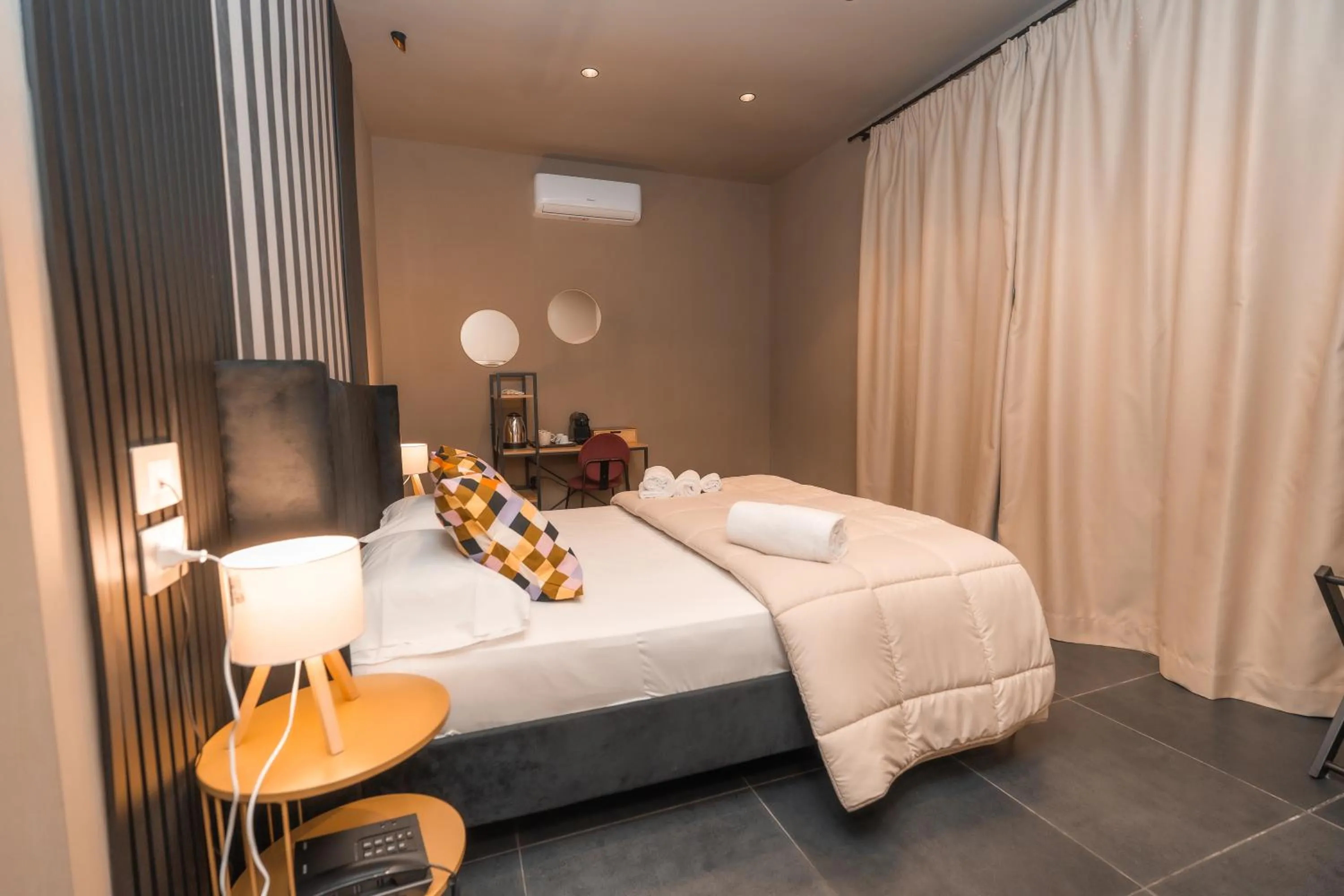 Bed in Noah Gate Hotel & Suites