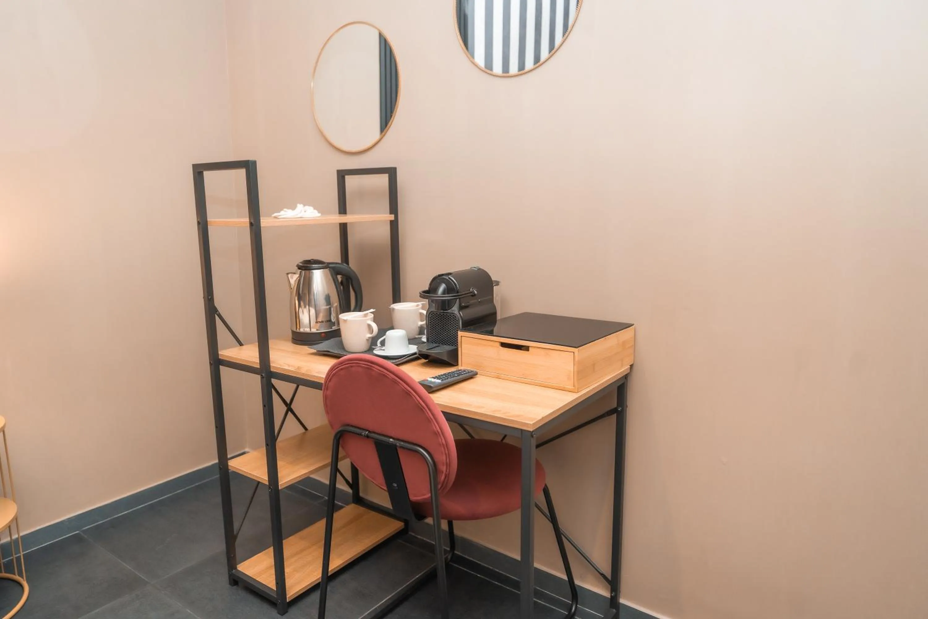 Noah Gate Hotel & Suites