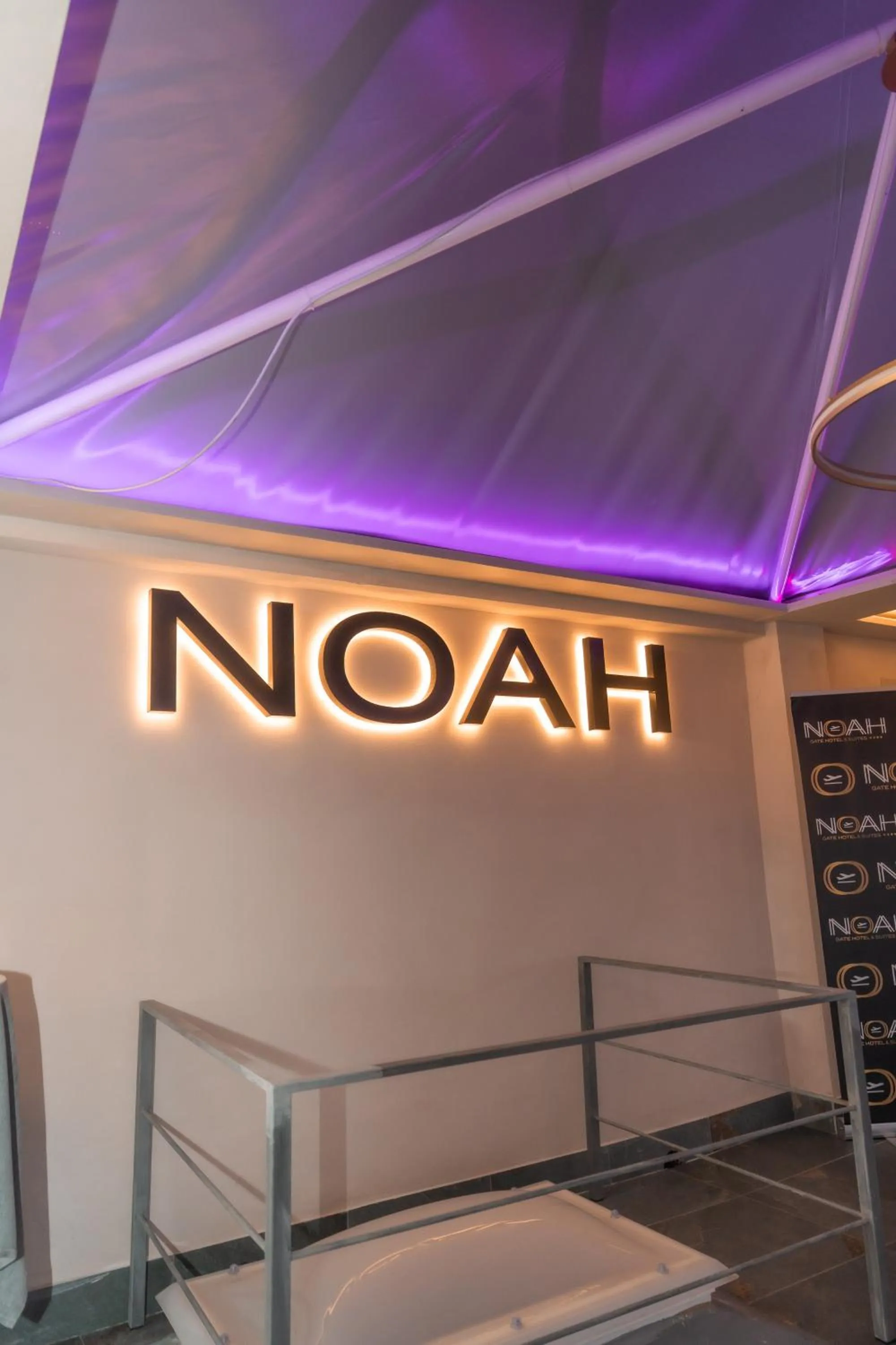 Noah Gate Hotel & Suites