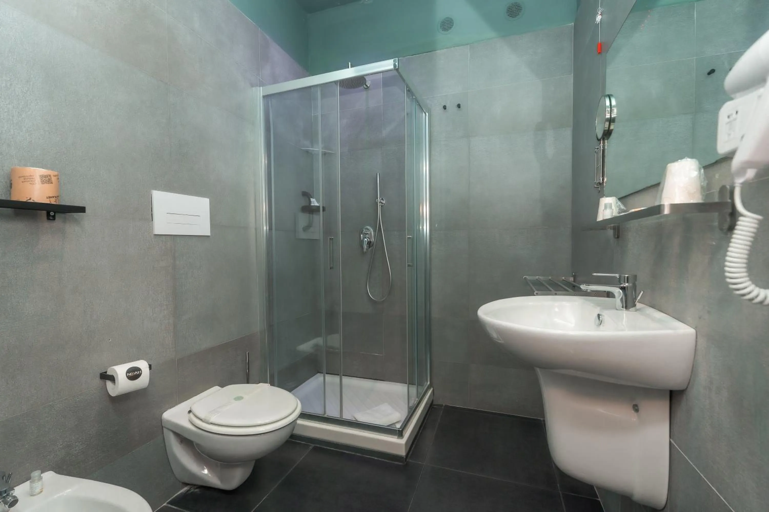 Noah Gate Hotel & Suites
