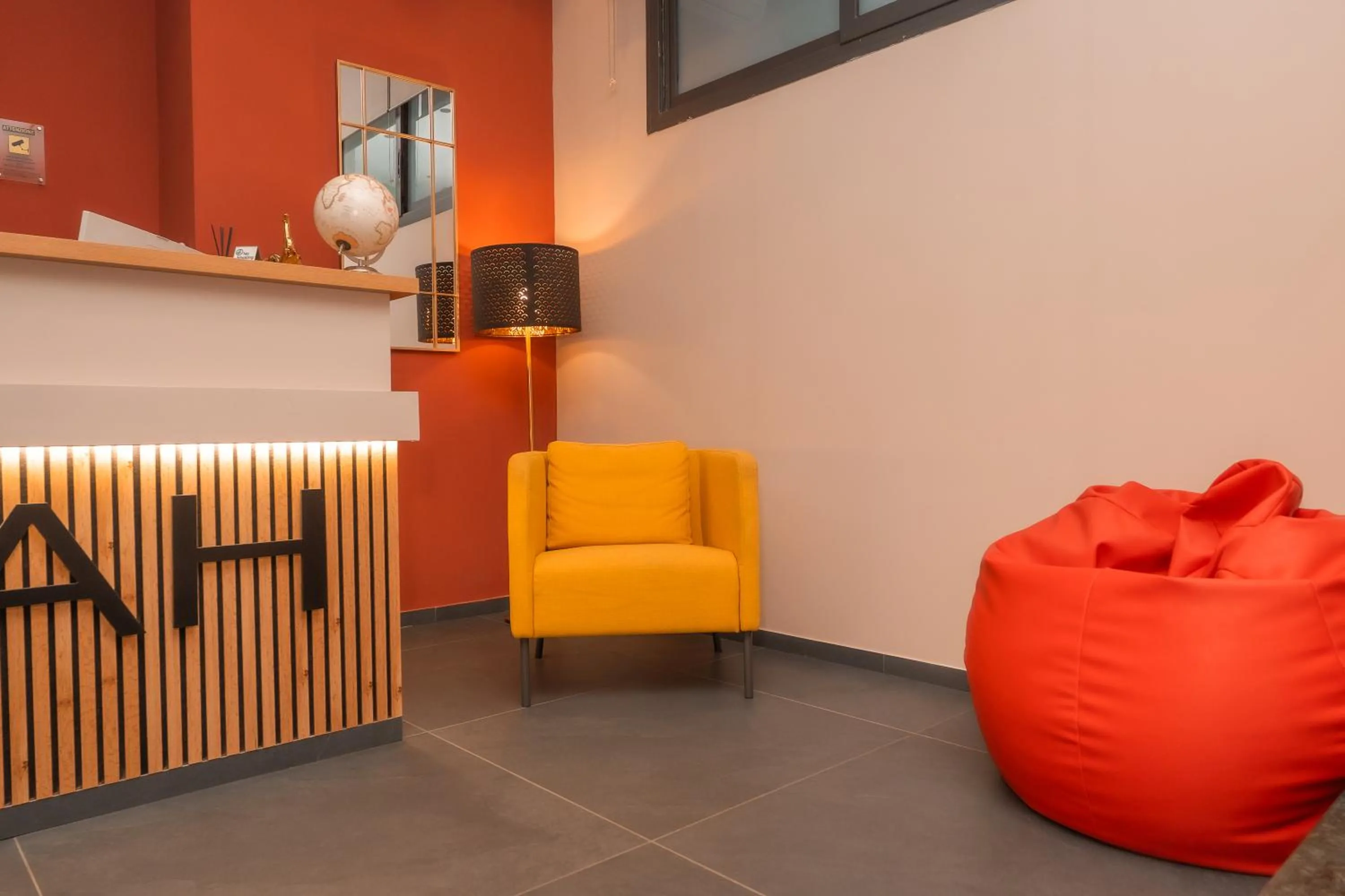 Noah Gate Hotel & Suites