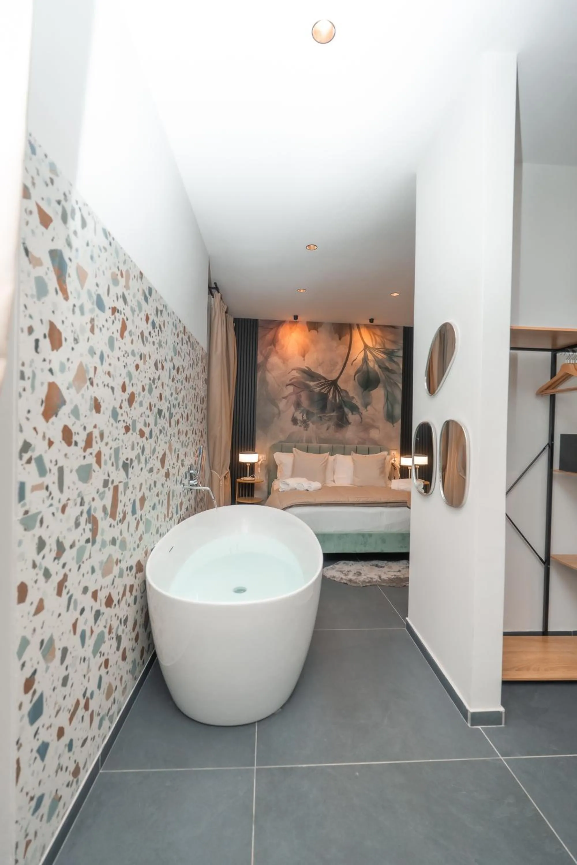 Noah Gate Hotel & Suites