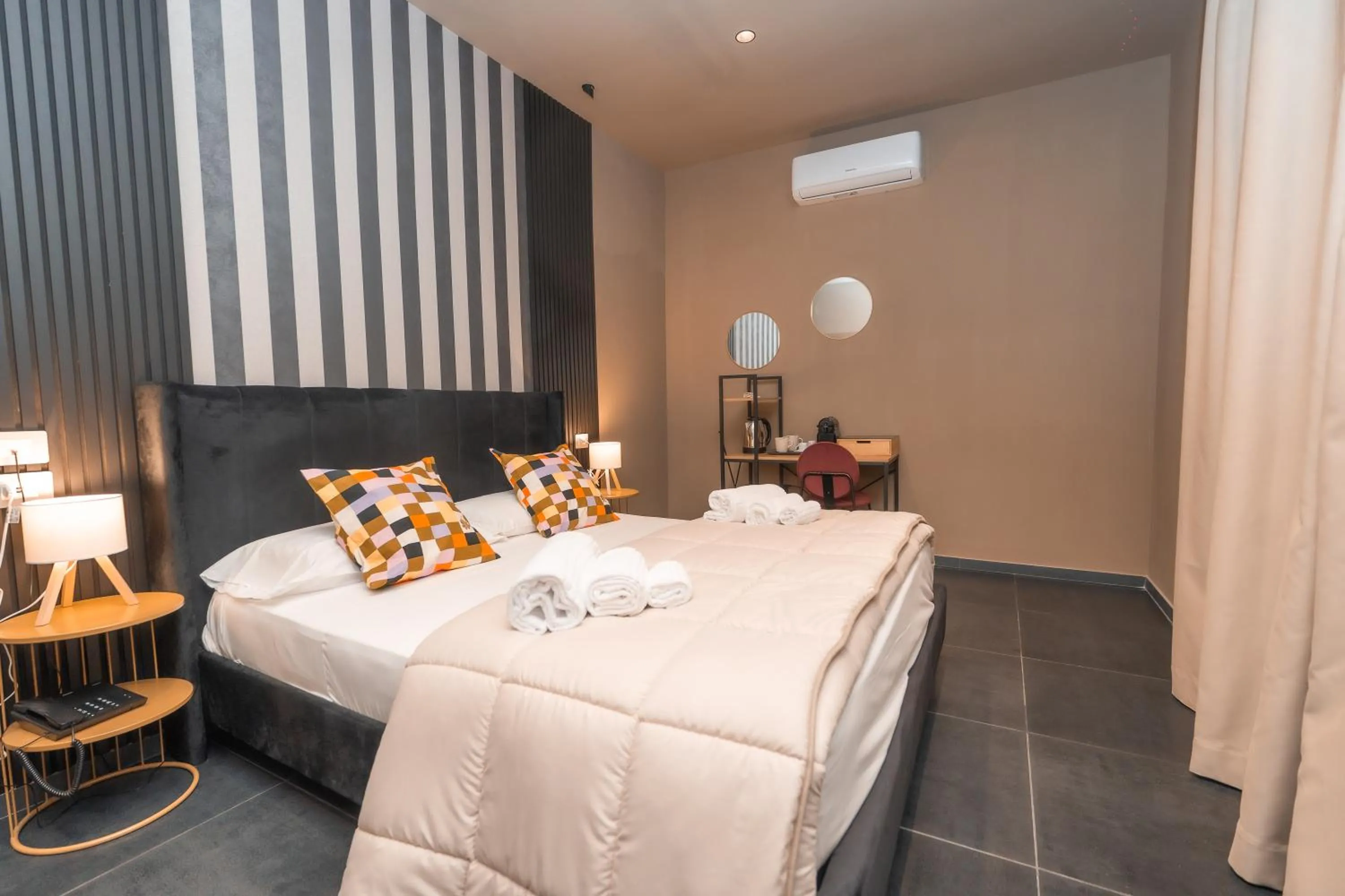 Bed in Noah Gate Hotel & Suites