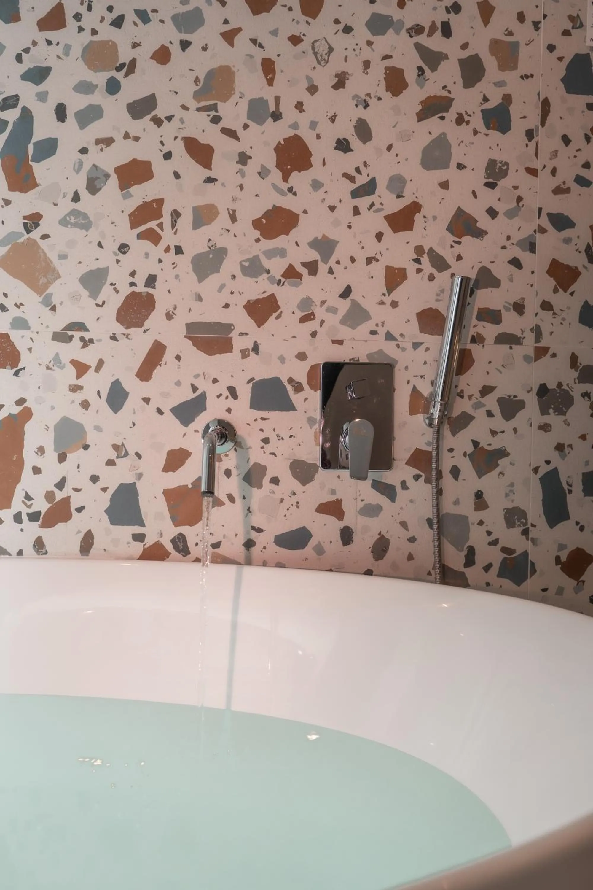 Noah Gate Hotel & Suites