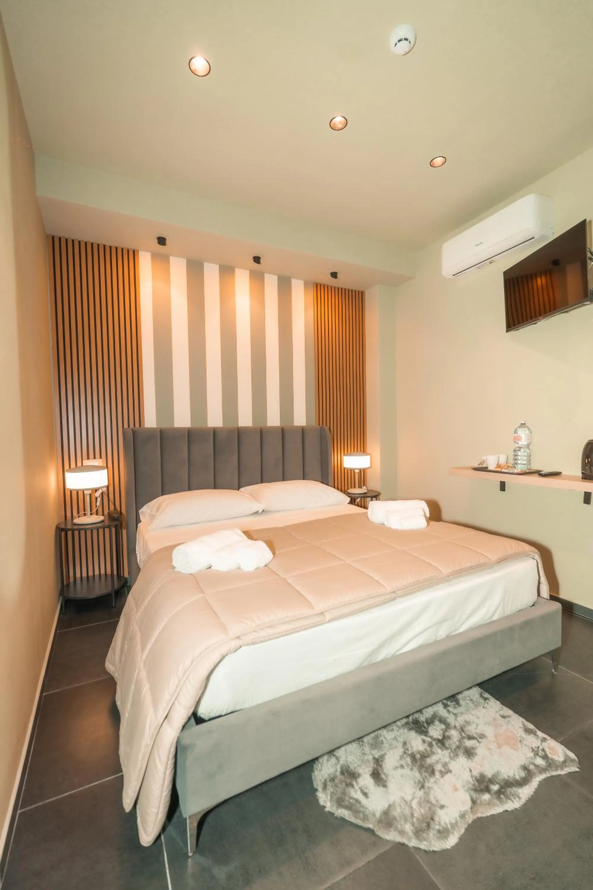 Bed in Noah Gate Hotel & Suites