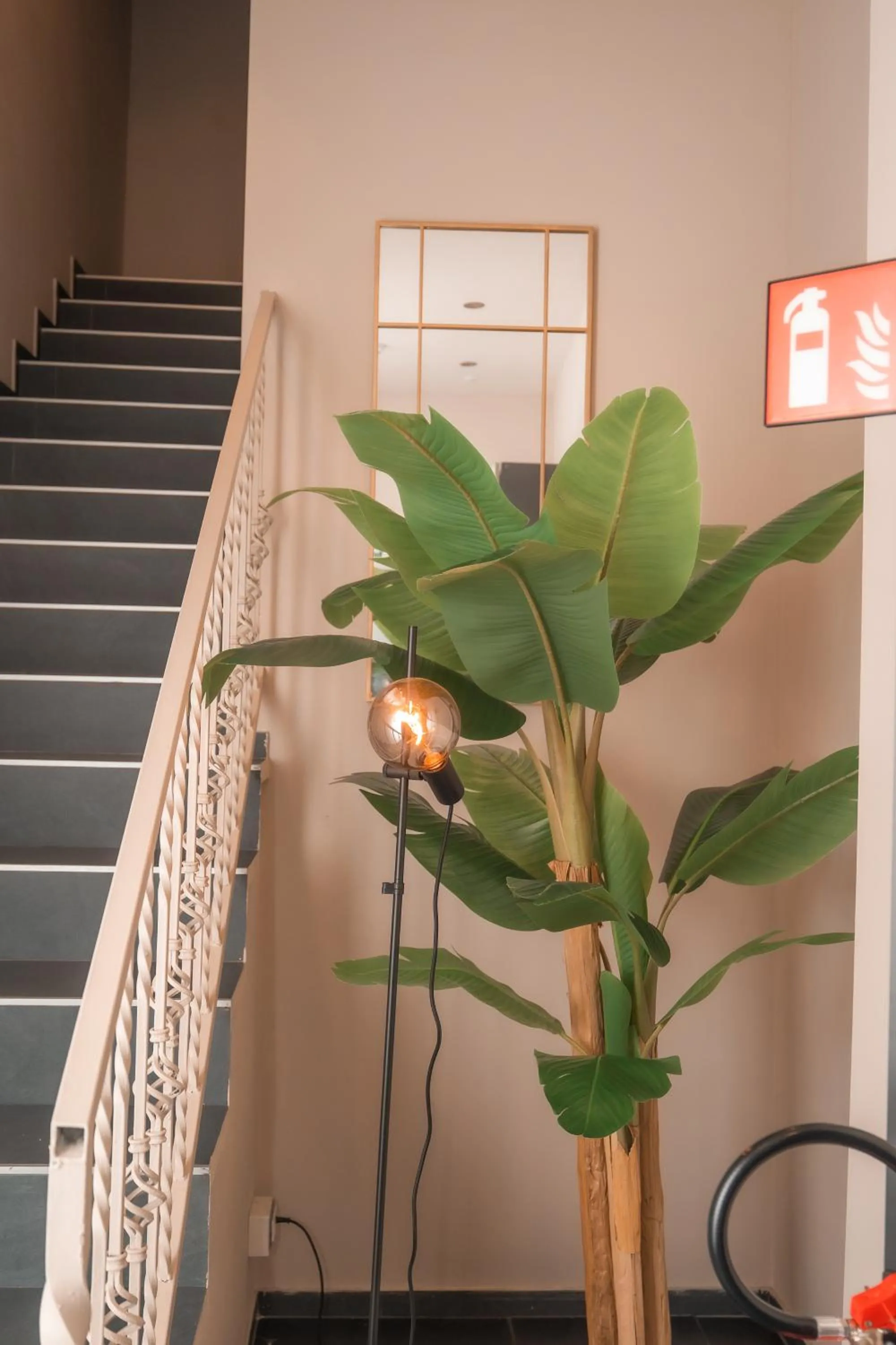 Noah Gate Hotel & Suites