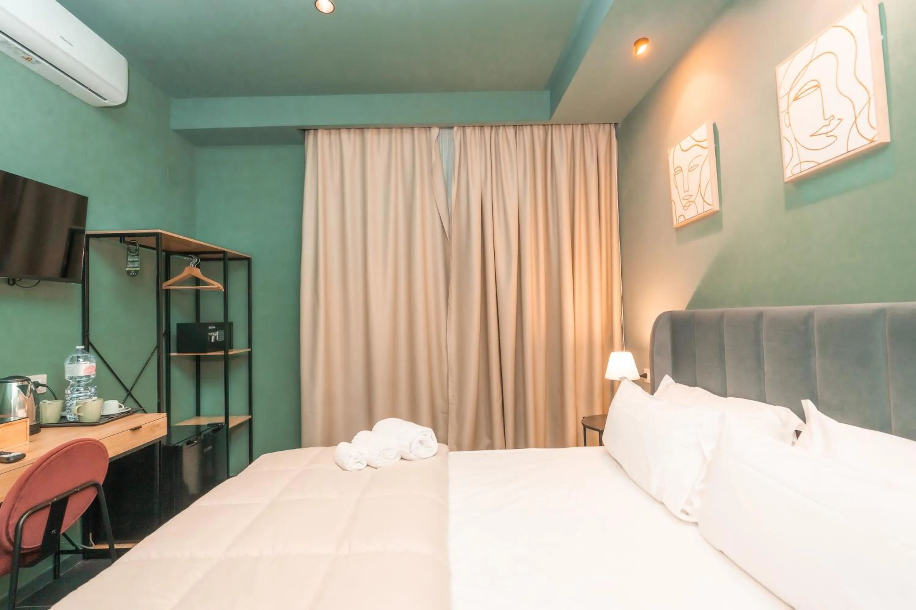 Bed in Noah Gate Hotel & Suites